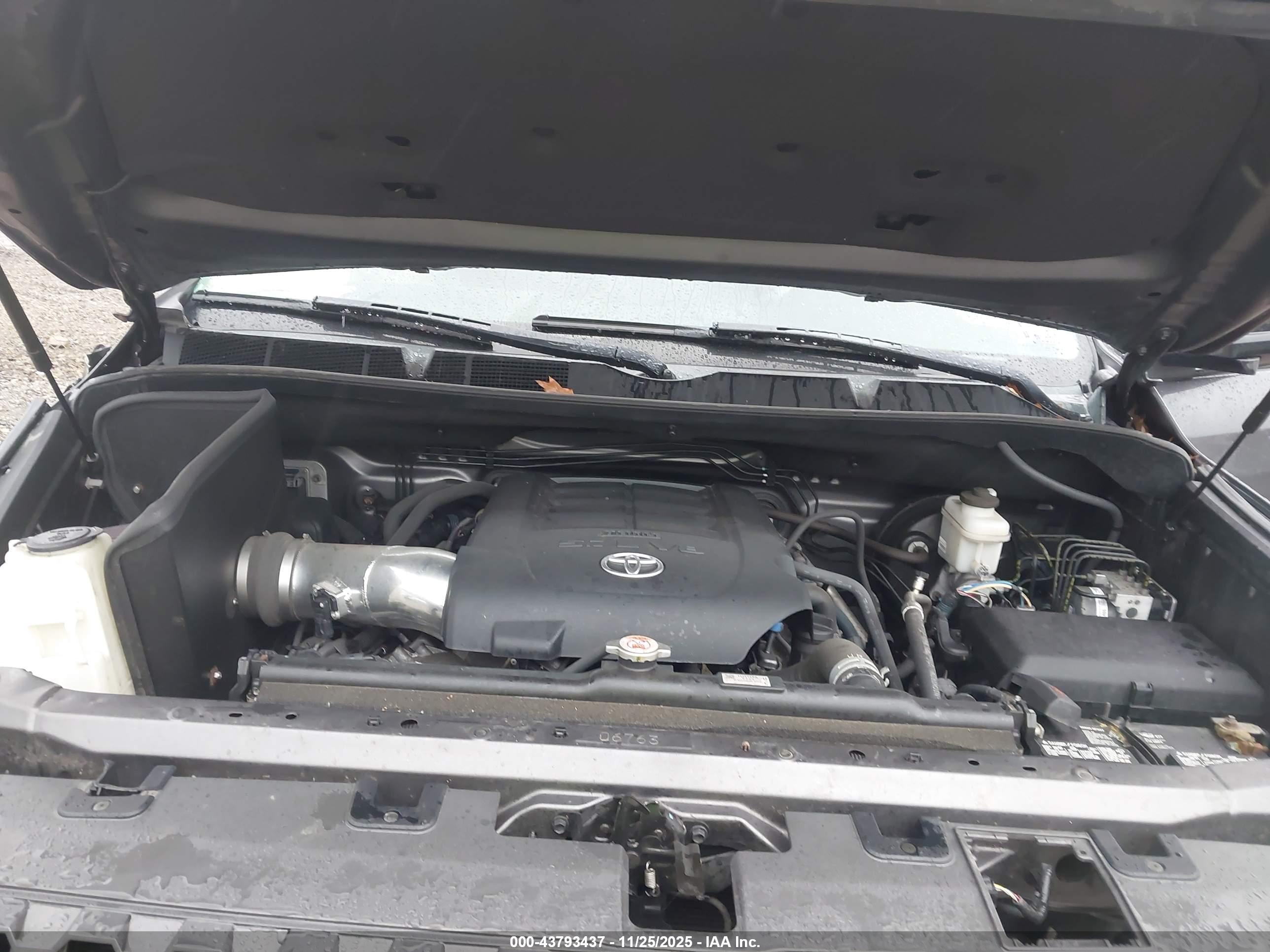 TOYOTA TUNDRA image 10