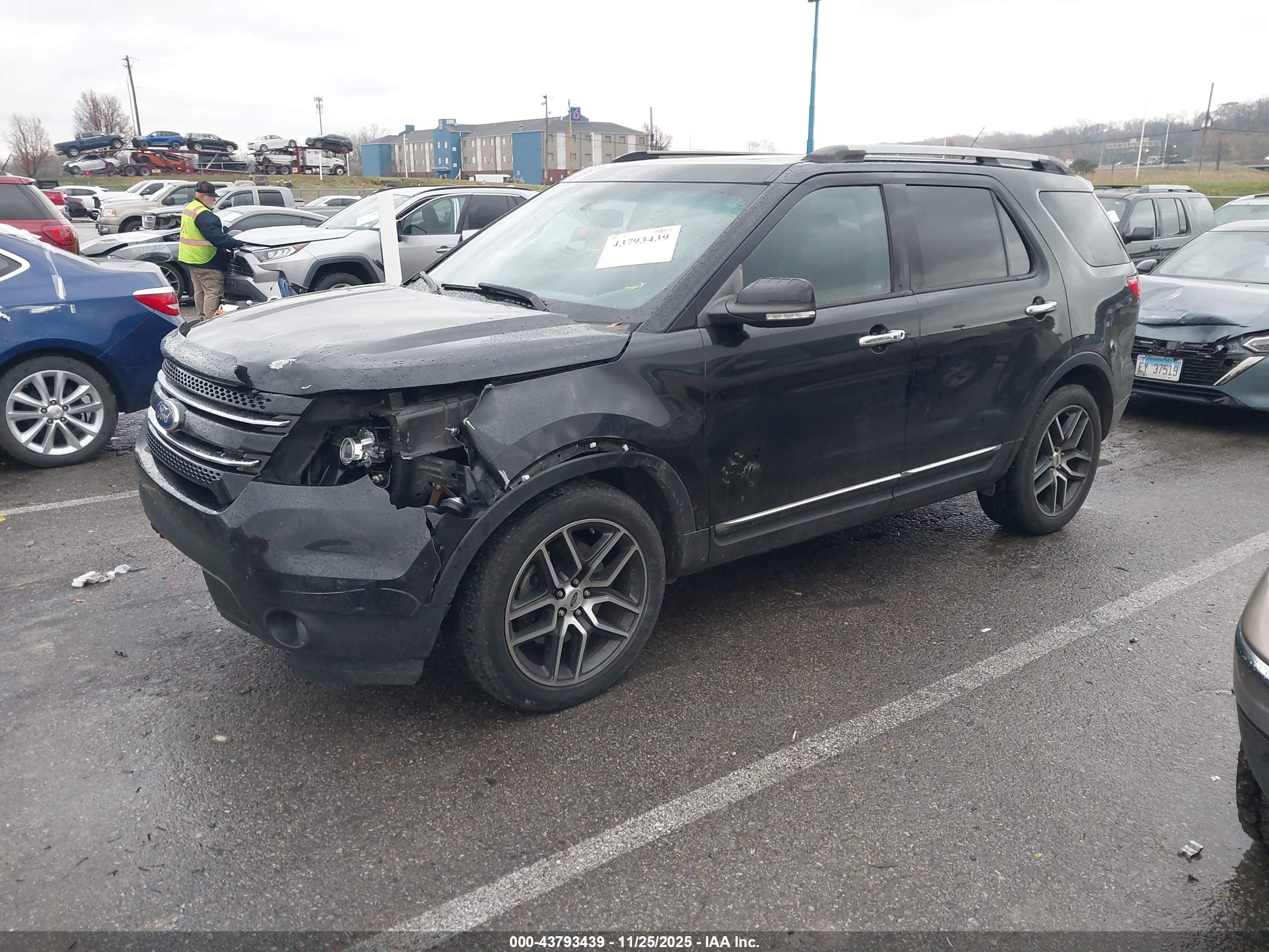 FORD EXPLORER image 2