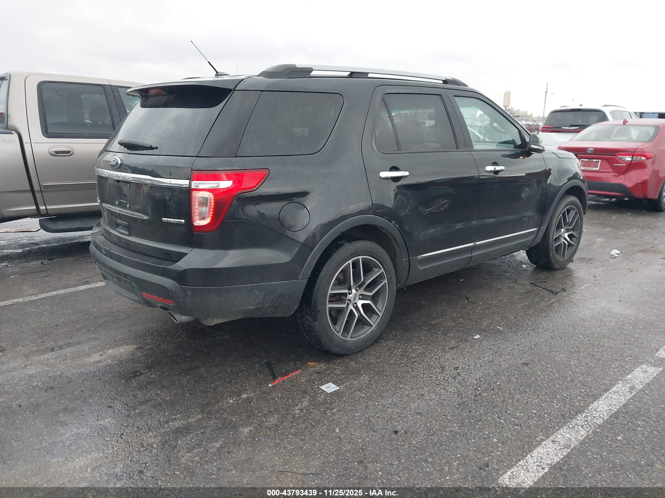 FORD EXPLORER image 4