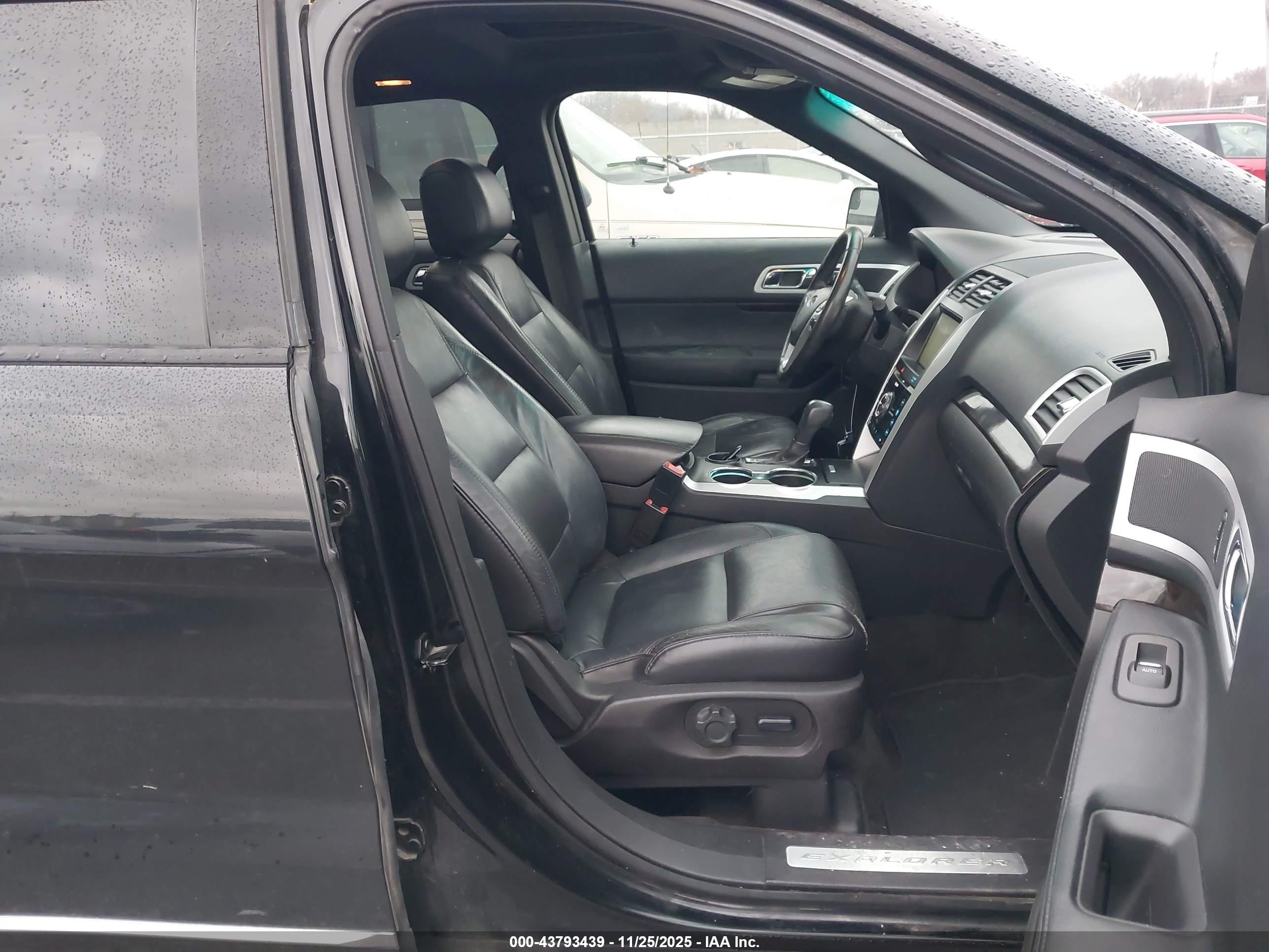 FORD EXPLORER image 5