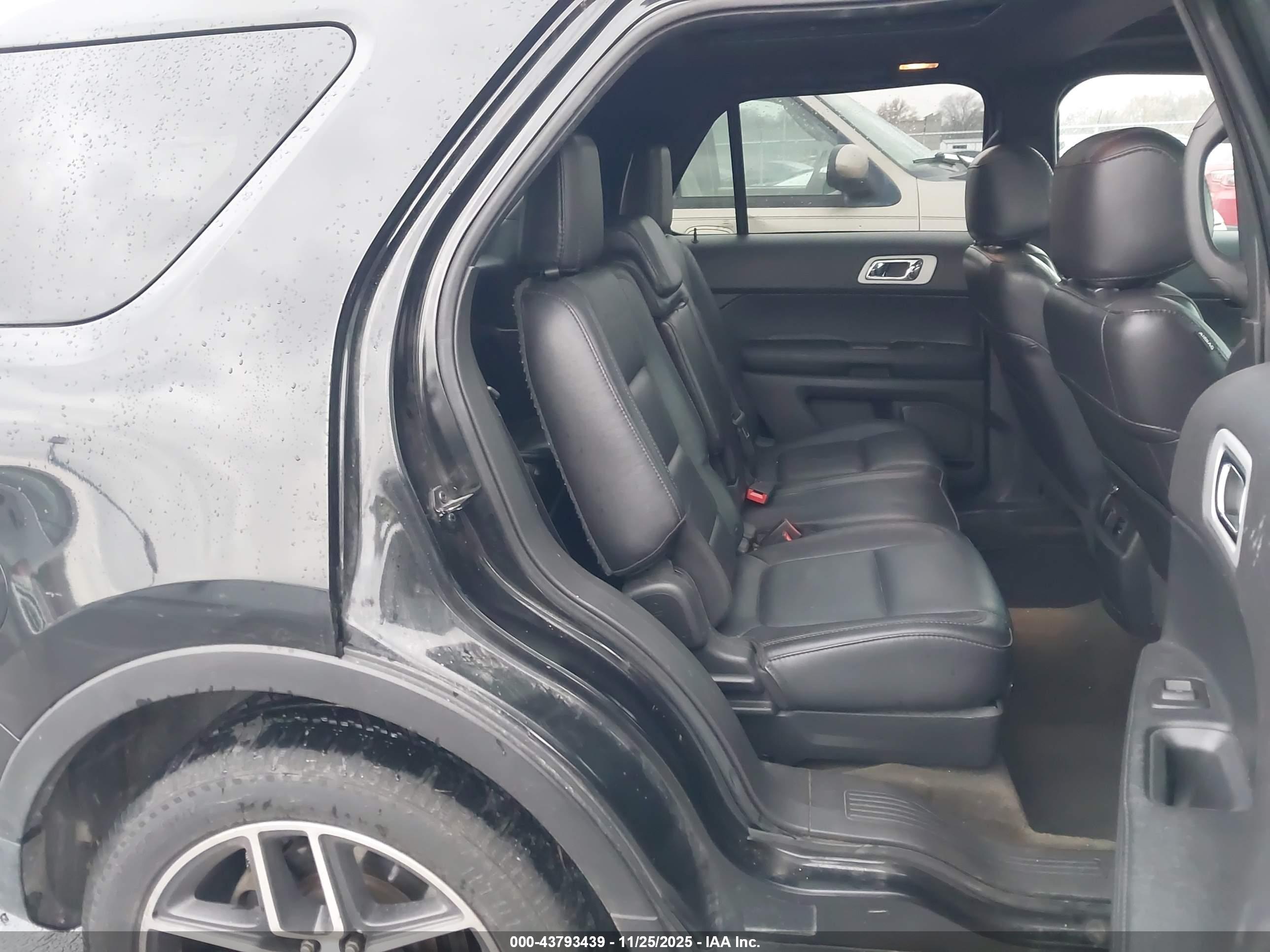 FORD EXPLORER image 8