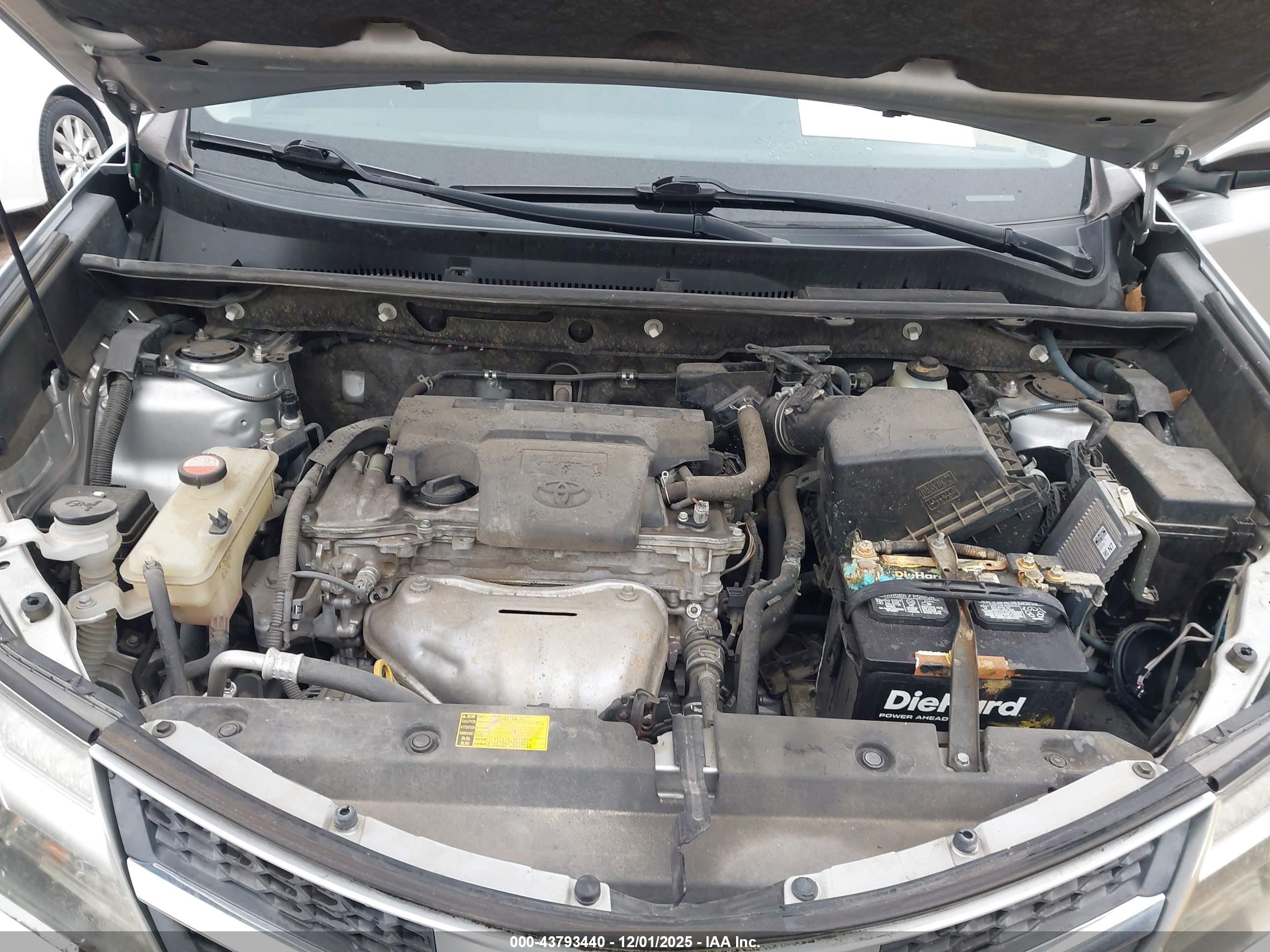 TOYOTA RAV4 image 10