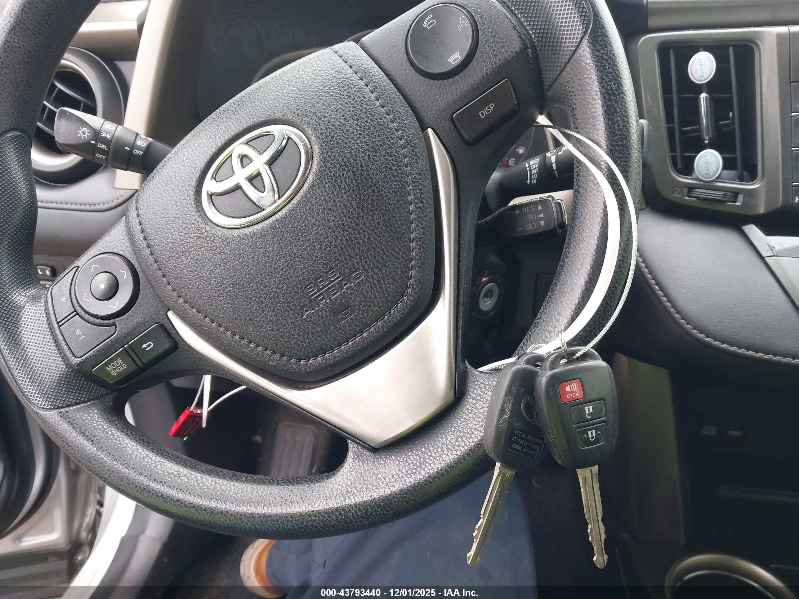 TOYOTA RAV4 image 11