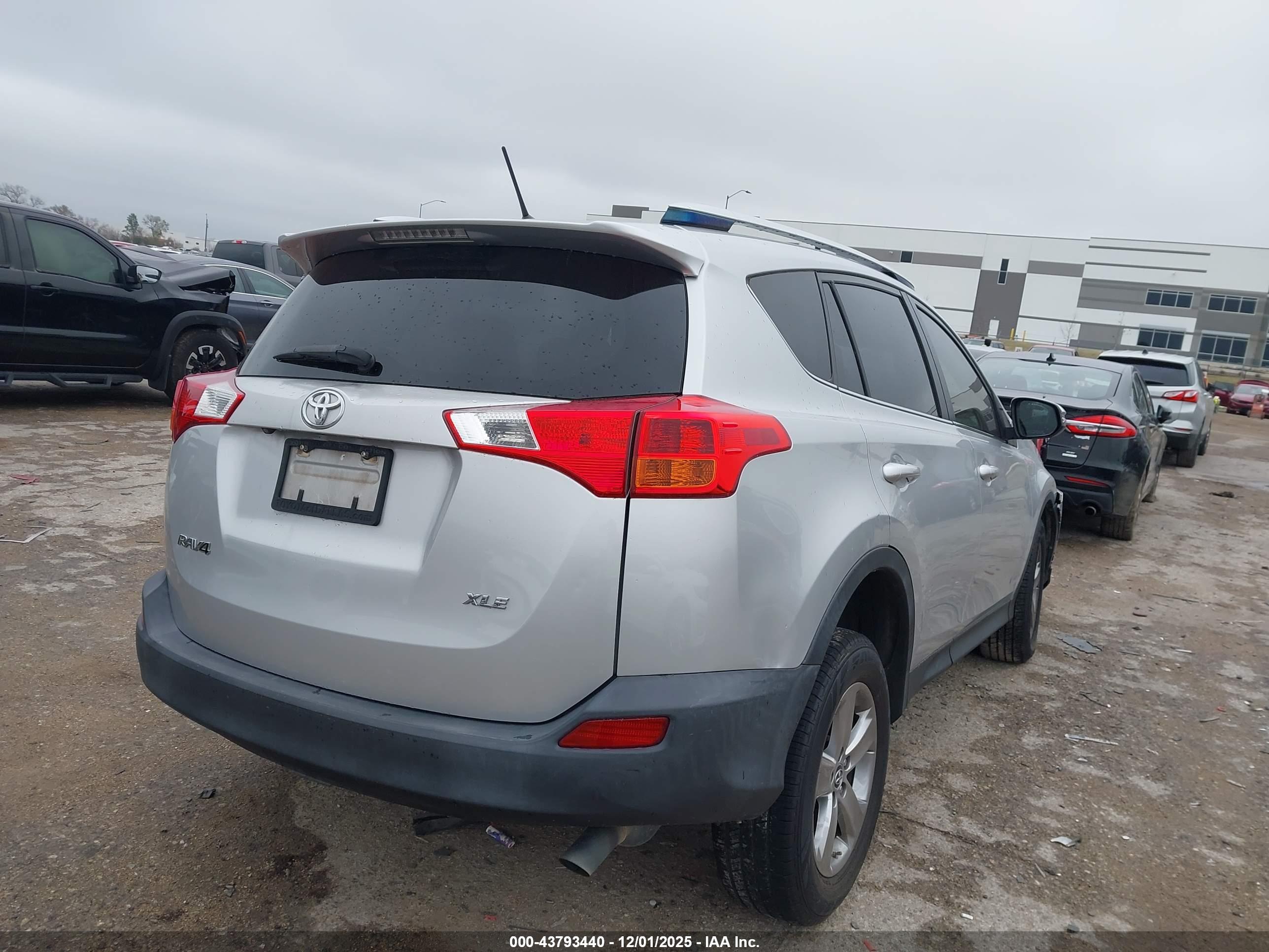 TOYOTA RAV4 image 4