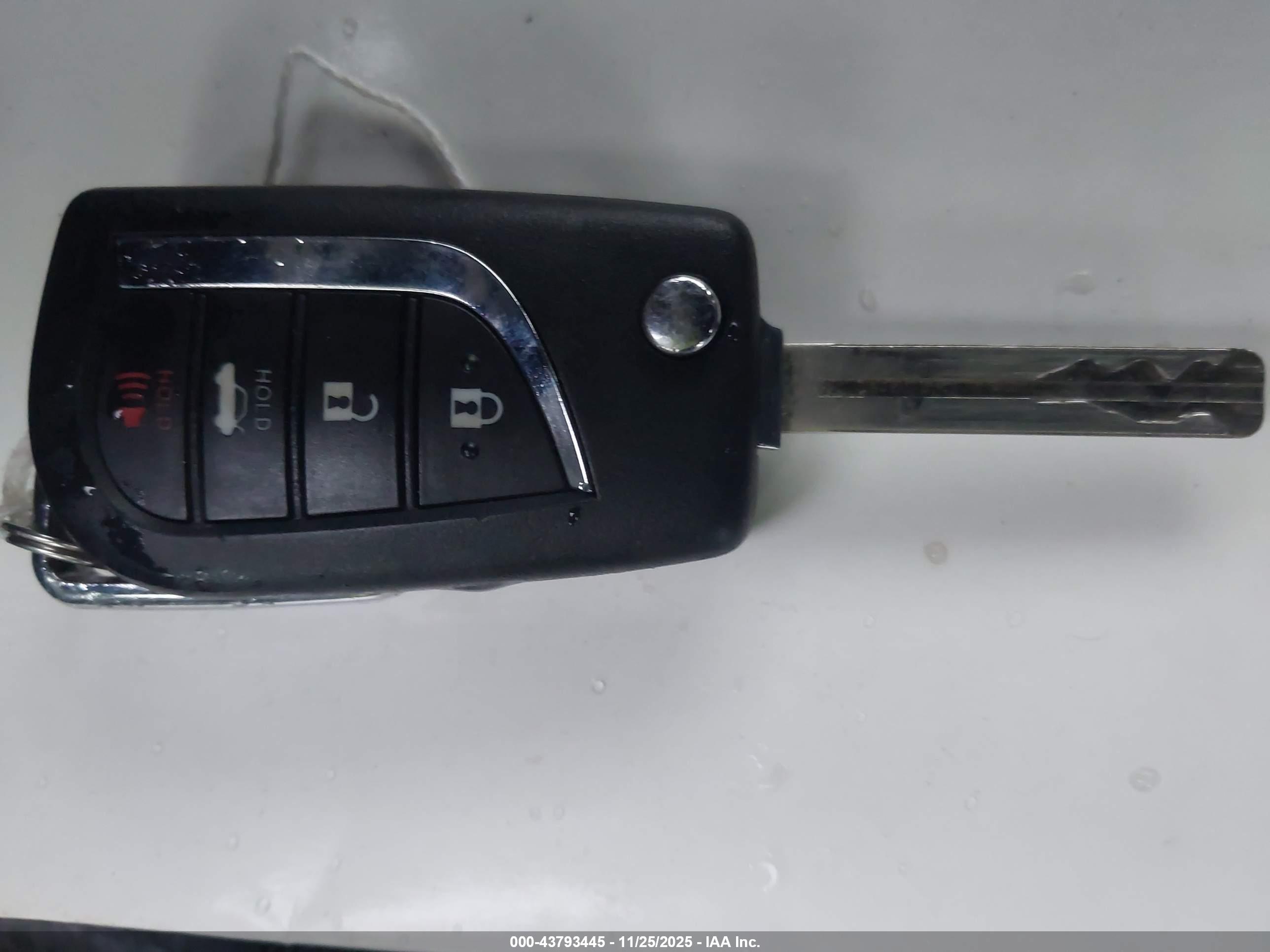 TOYOTA COROLLA image 11