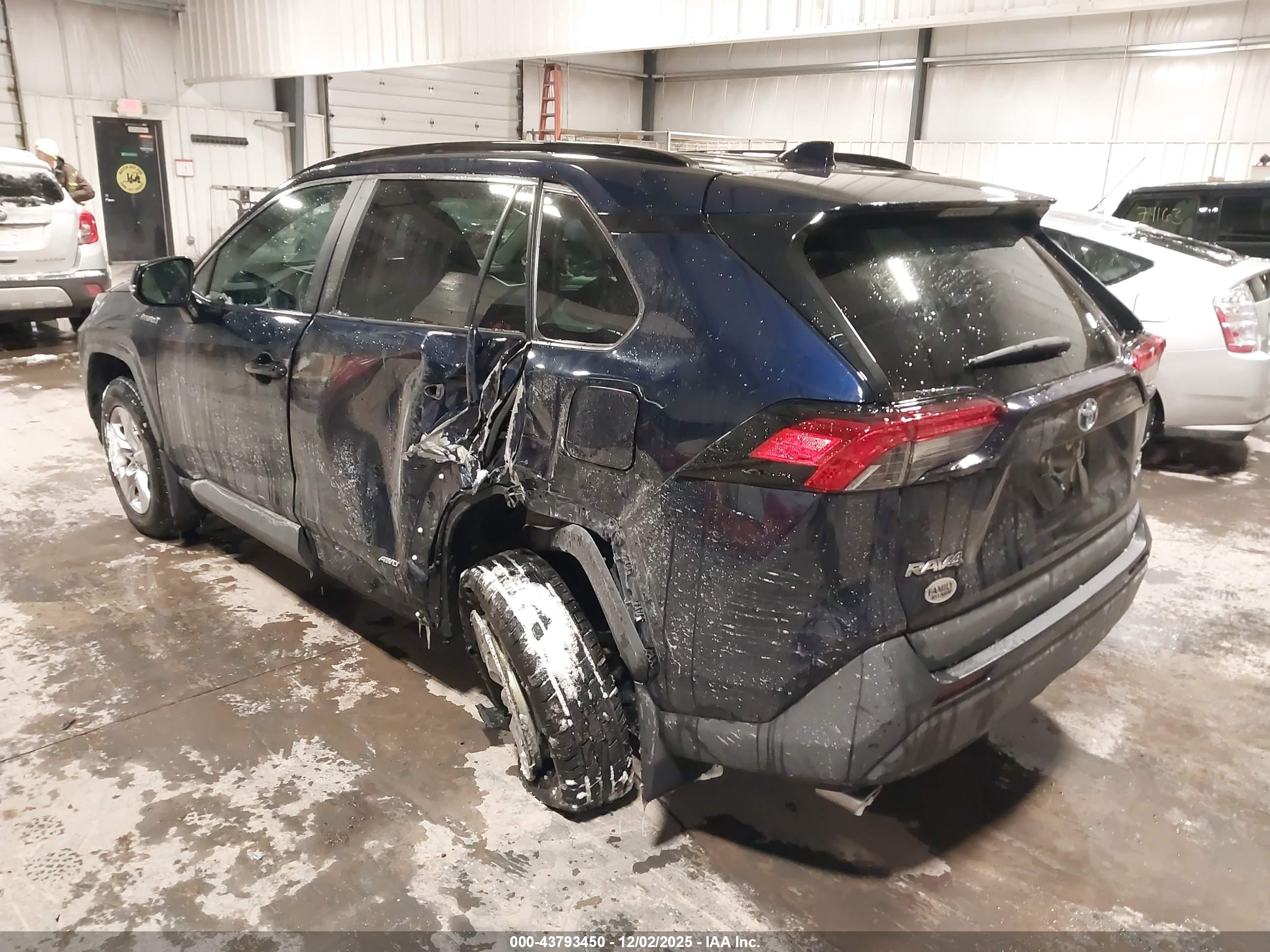 TOYOTA RAV4 image 3
