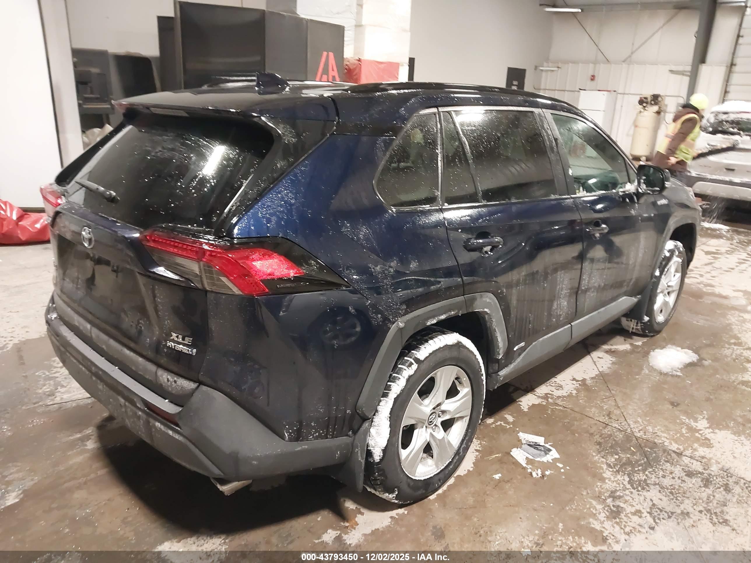 TOYOTA RAV4 image 4