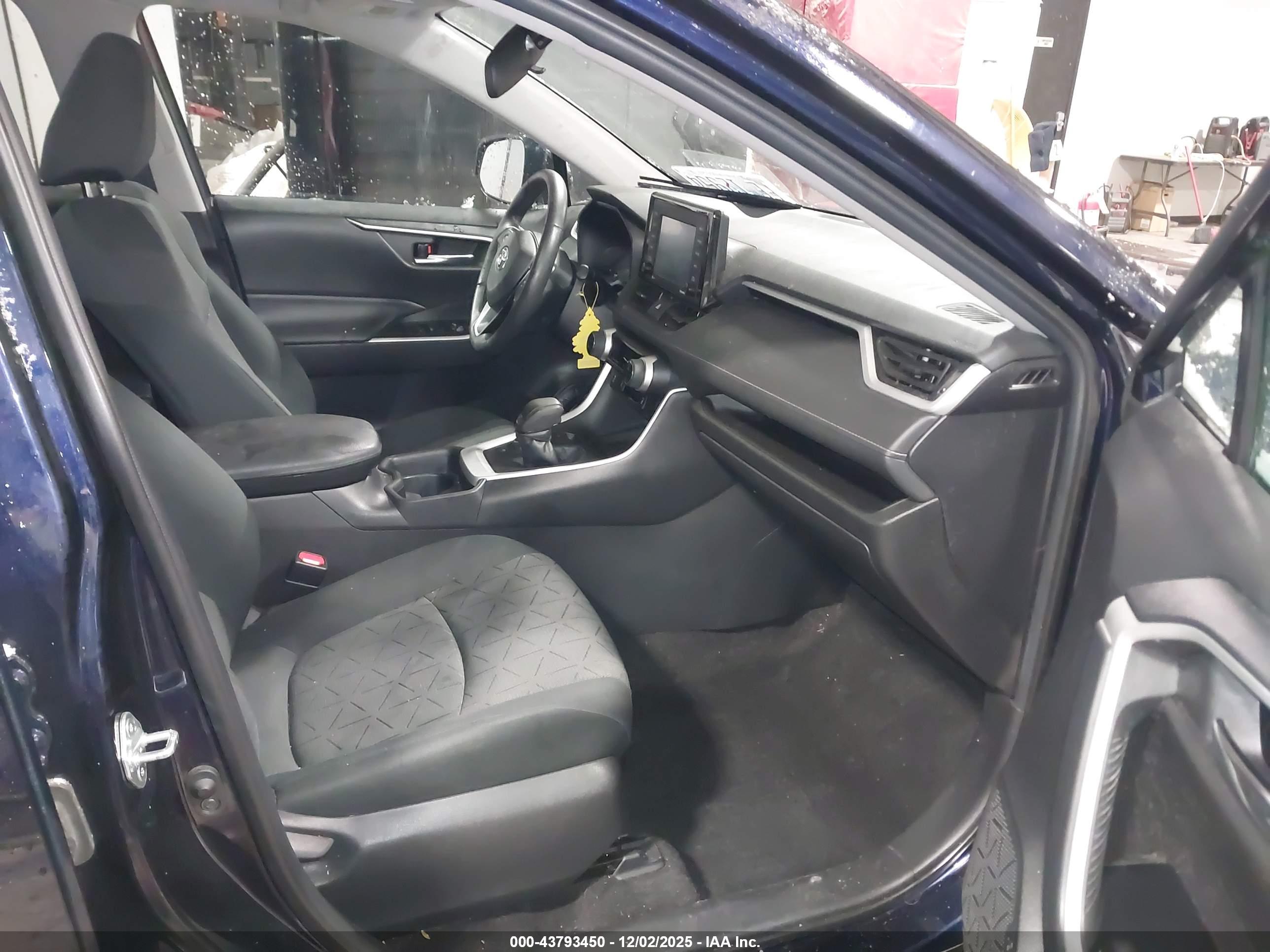 TOYOTA RAV4 image 5