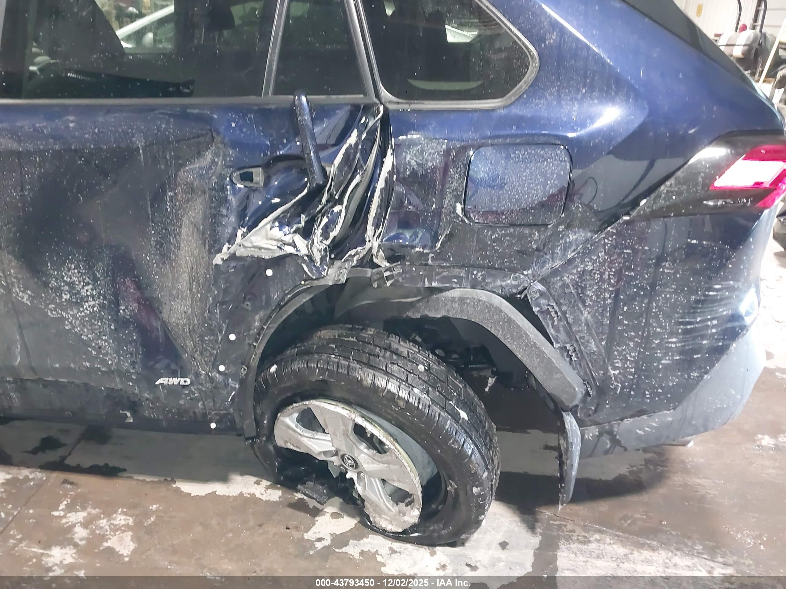 TOYOTA RAV4 image 6