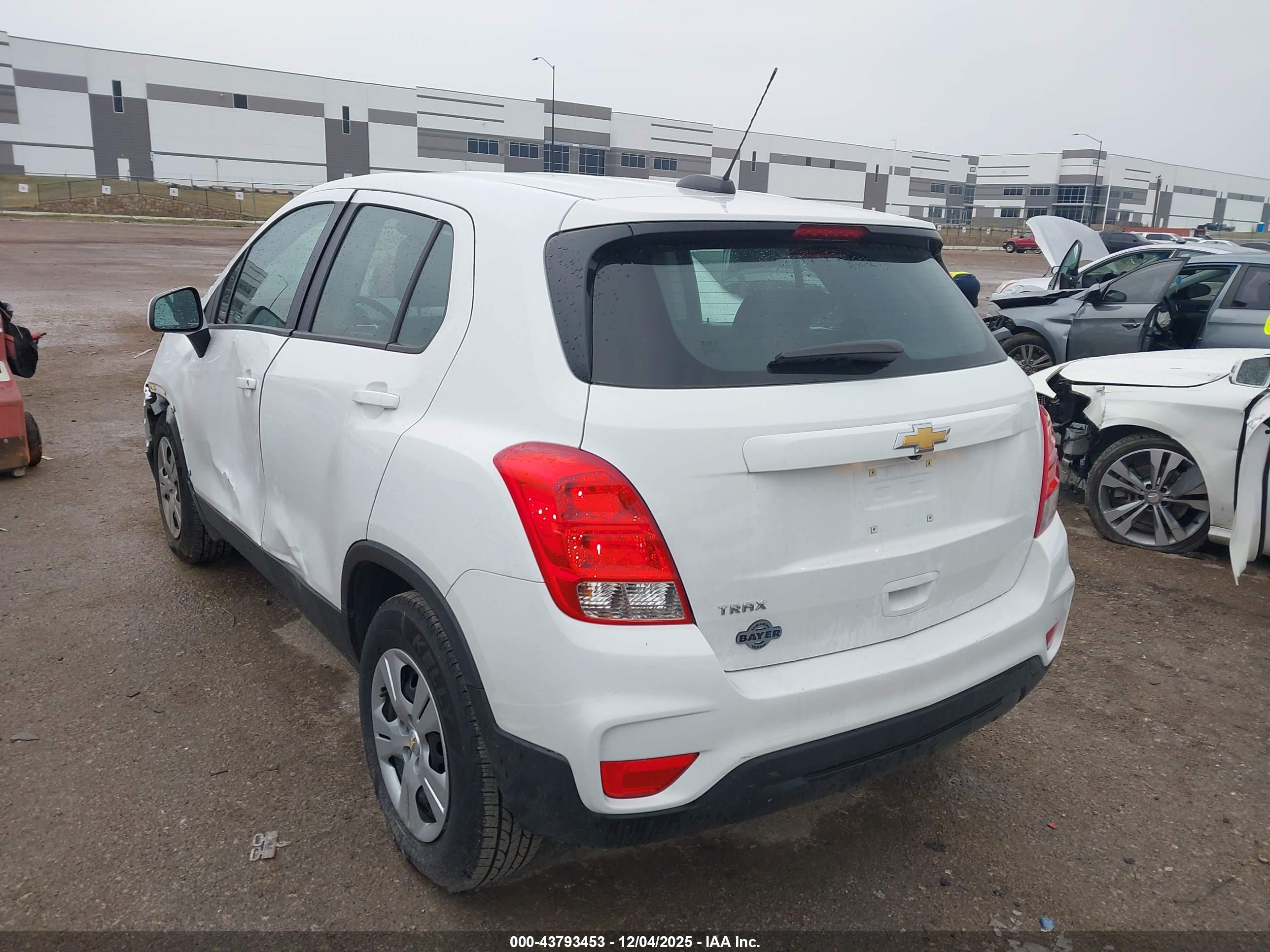 CHEVROLET TRAX image 3