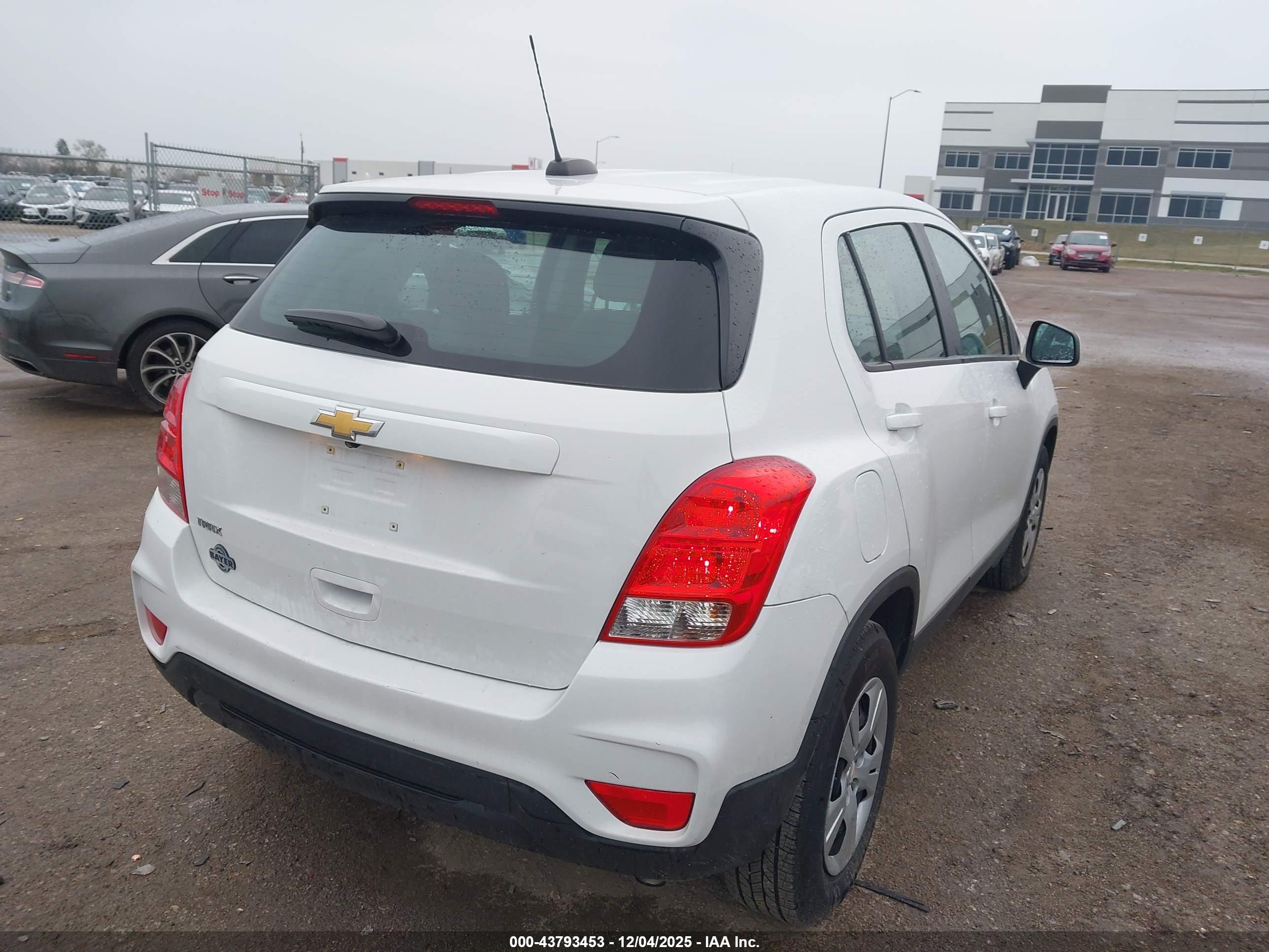 CHEVROLET TRAX image 4