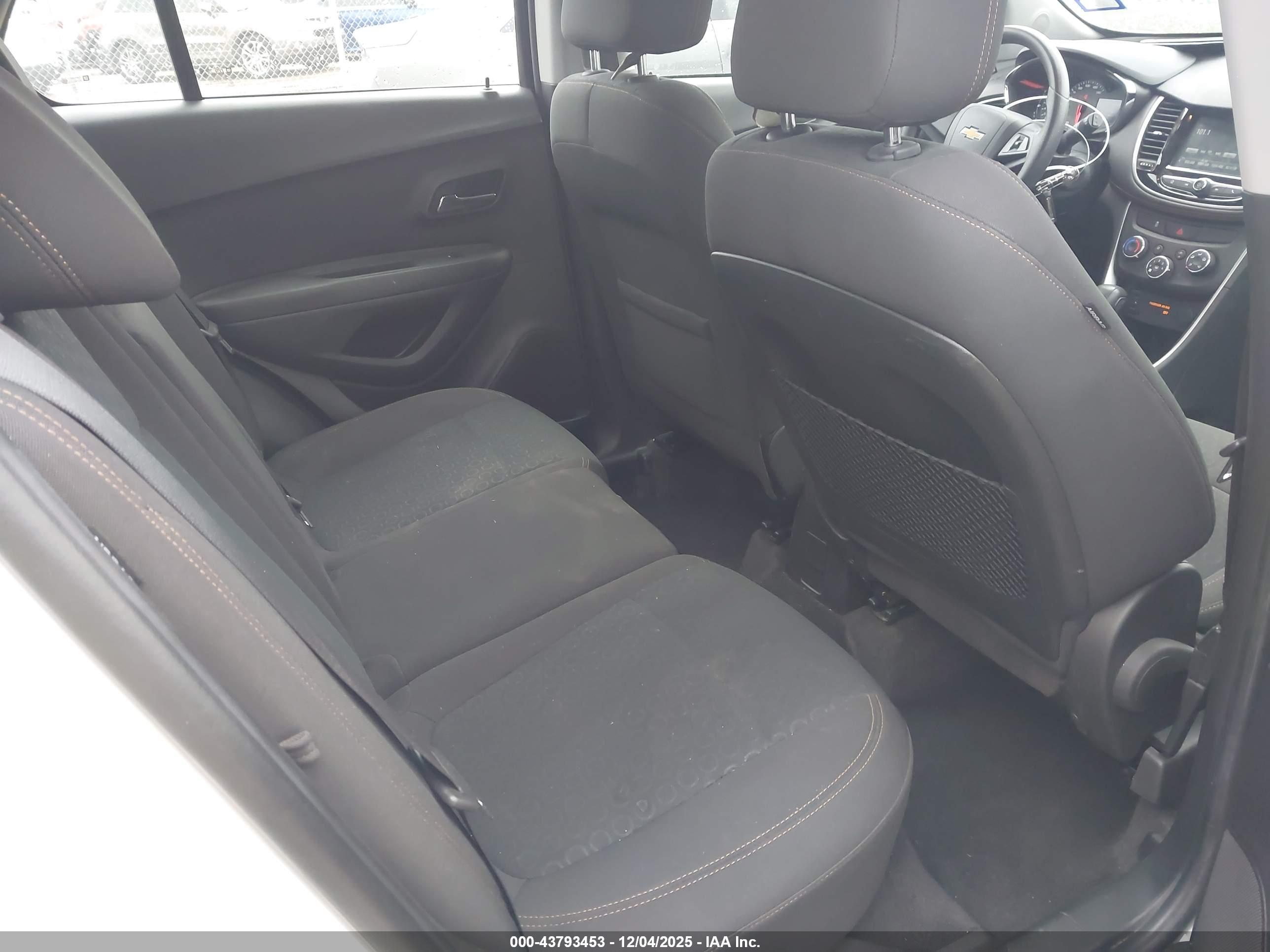 CHEVROLET TRAX image 8