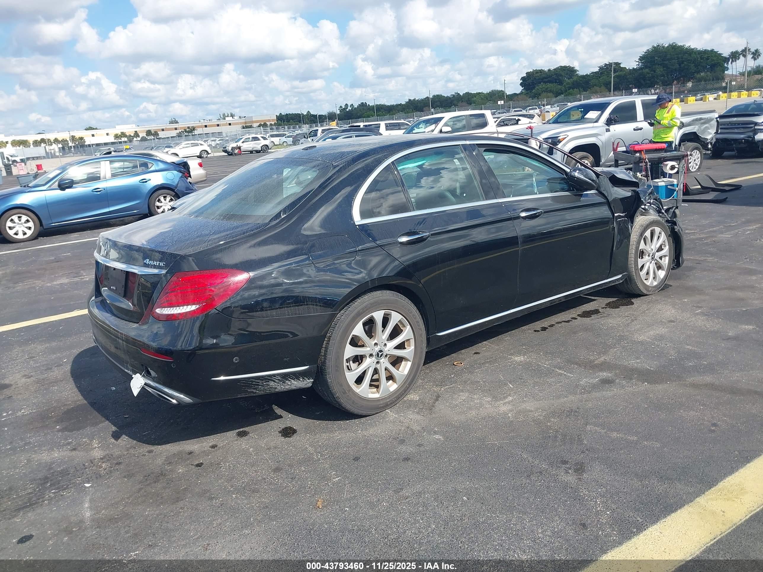 MERCEDES-BENZ E image 4