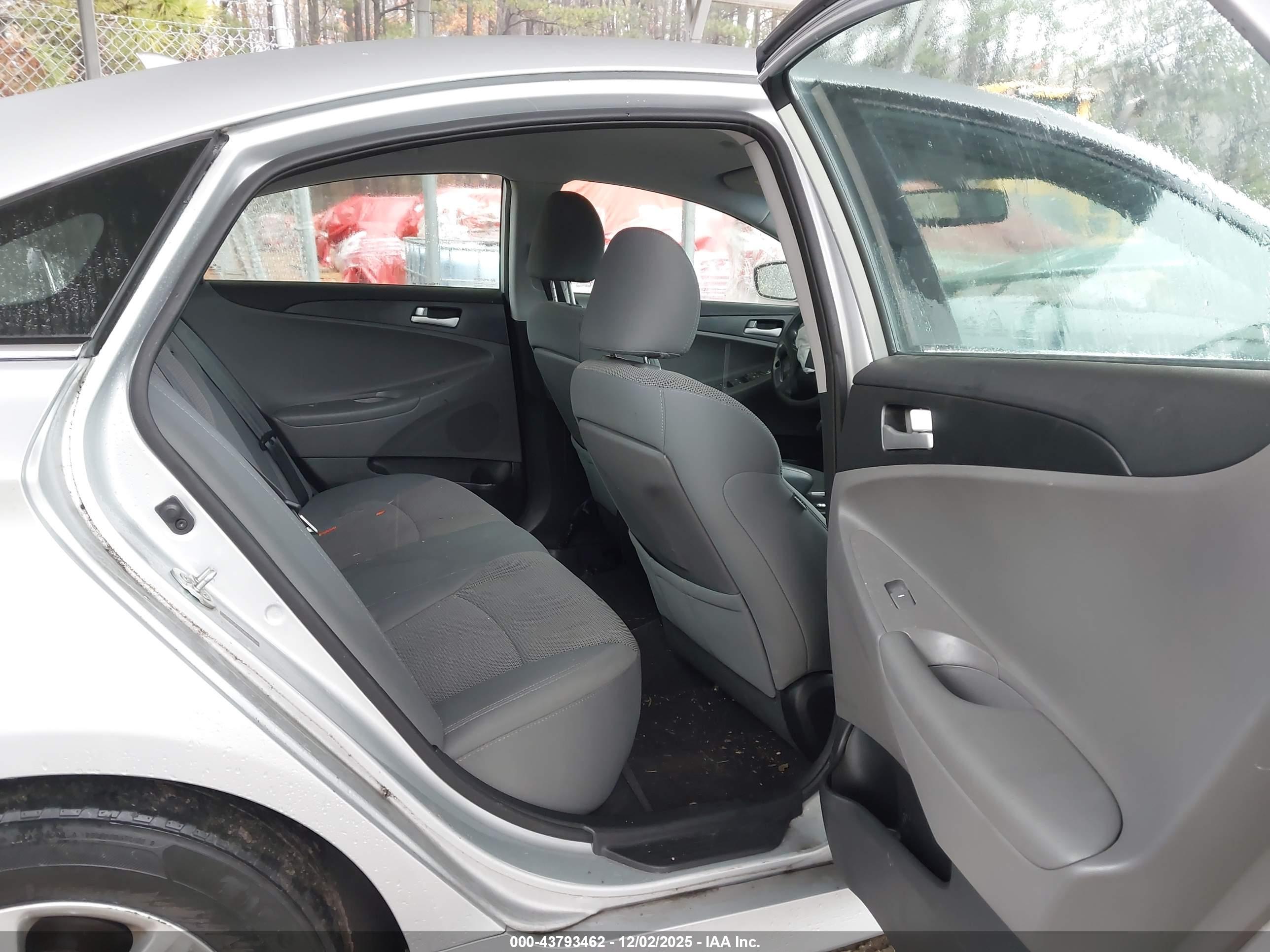 HYUNDAI SONATA image 8