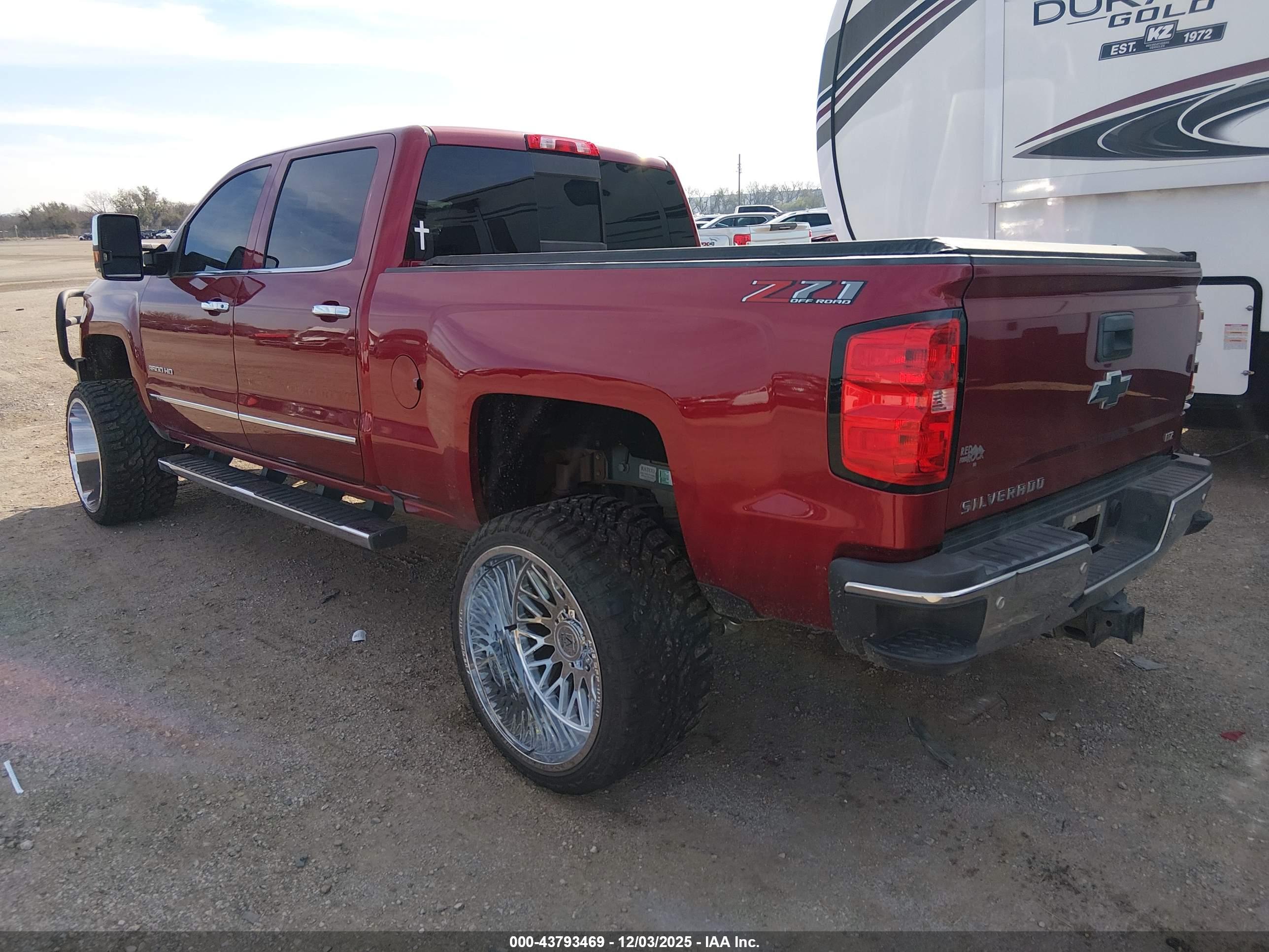 CHEVROLET SILVERADO image 3