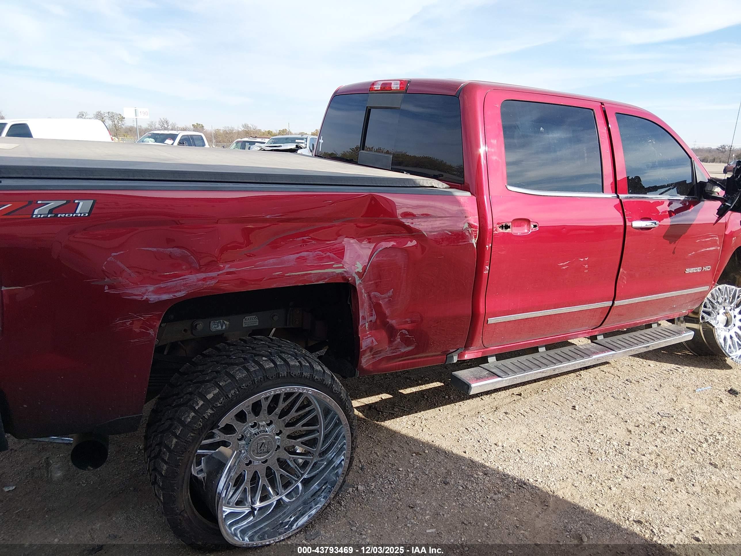 CHEVROLET SILVERADO image 6