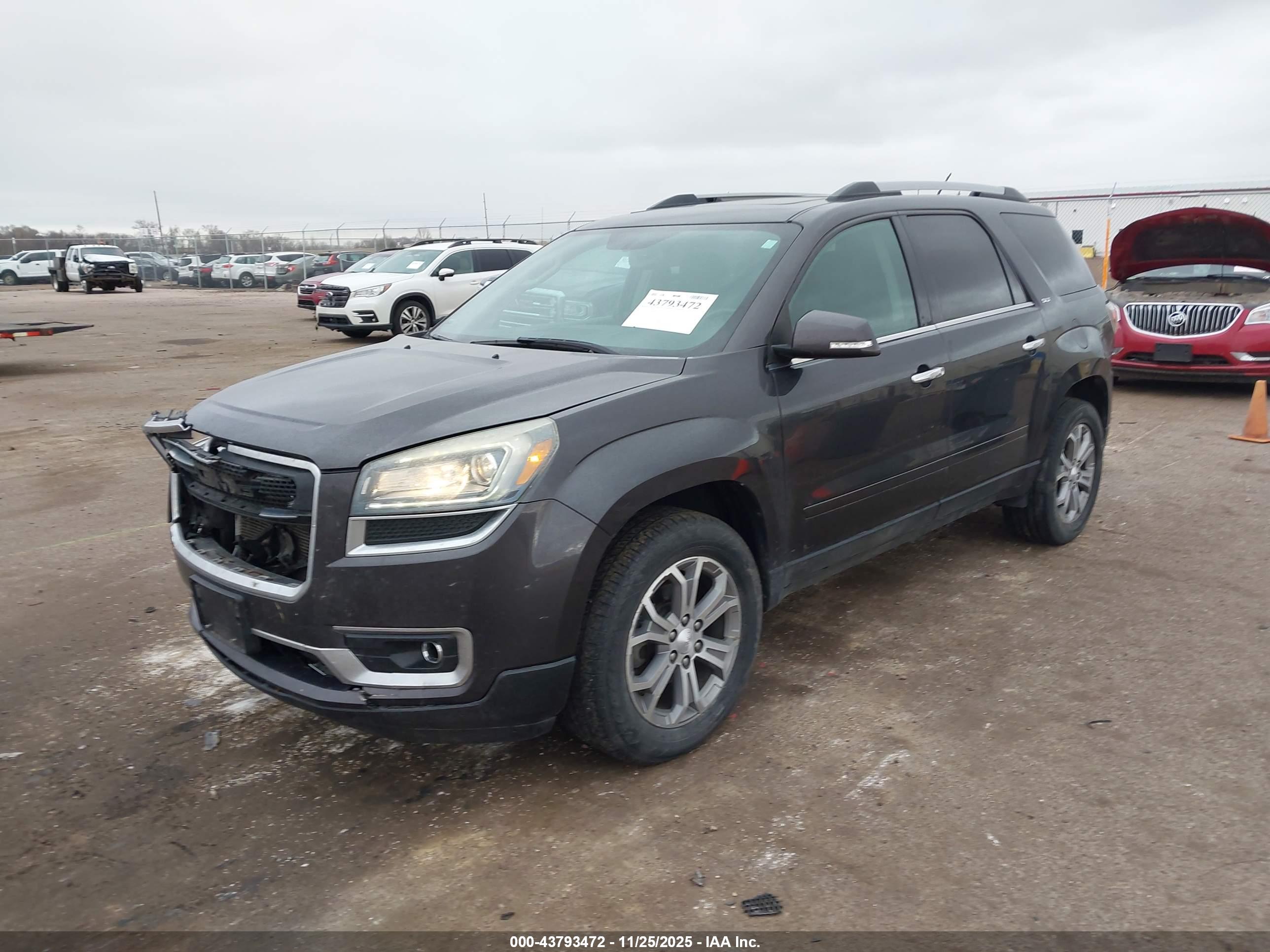GMC ACADIA image 2