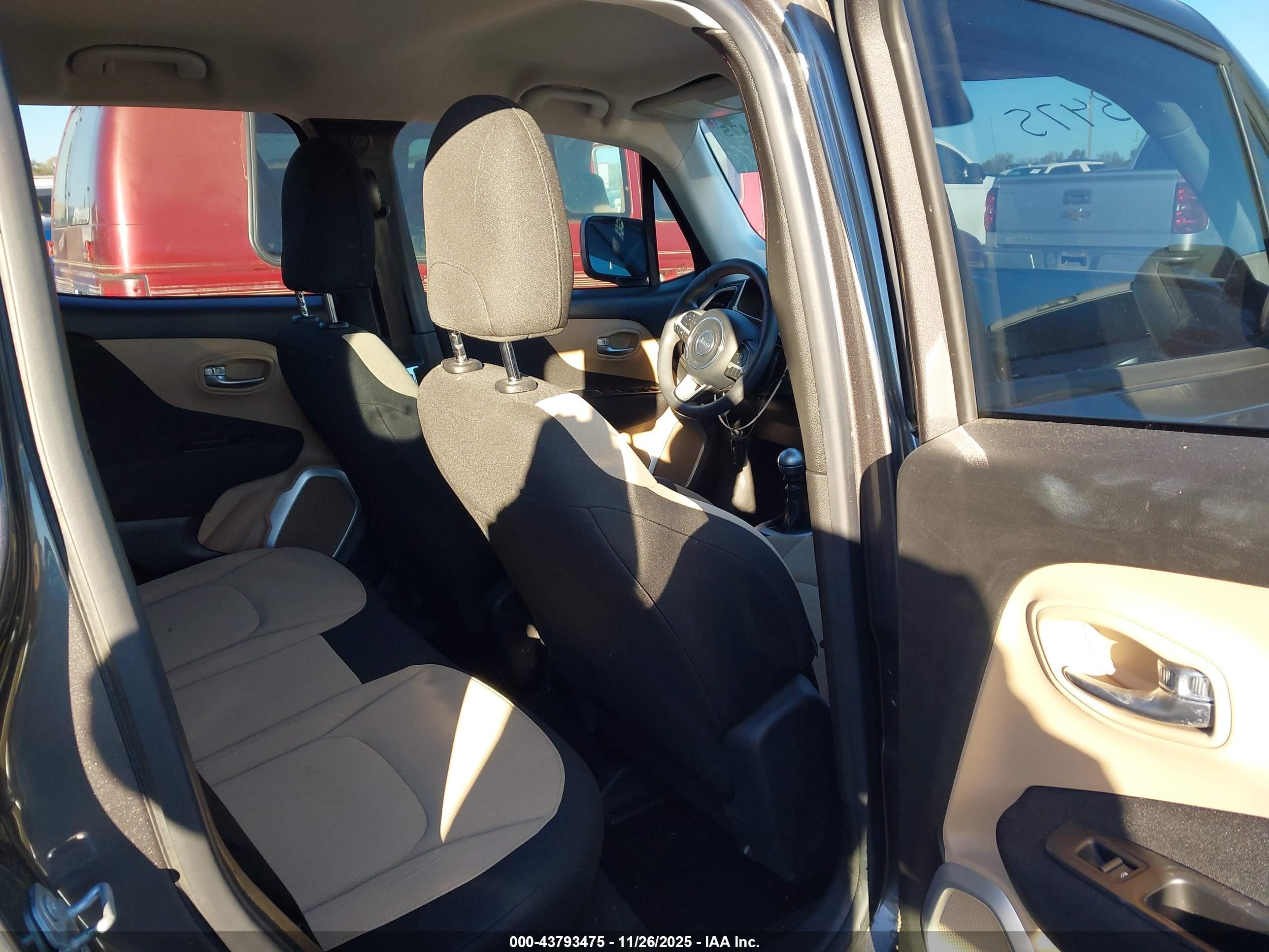JEEP RENEGADE image 8