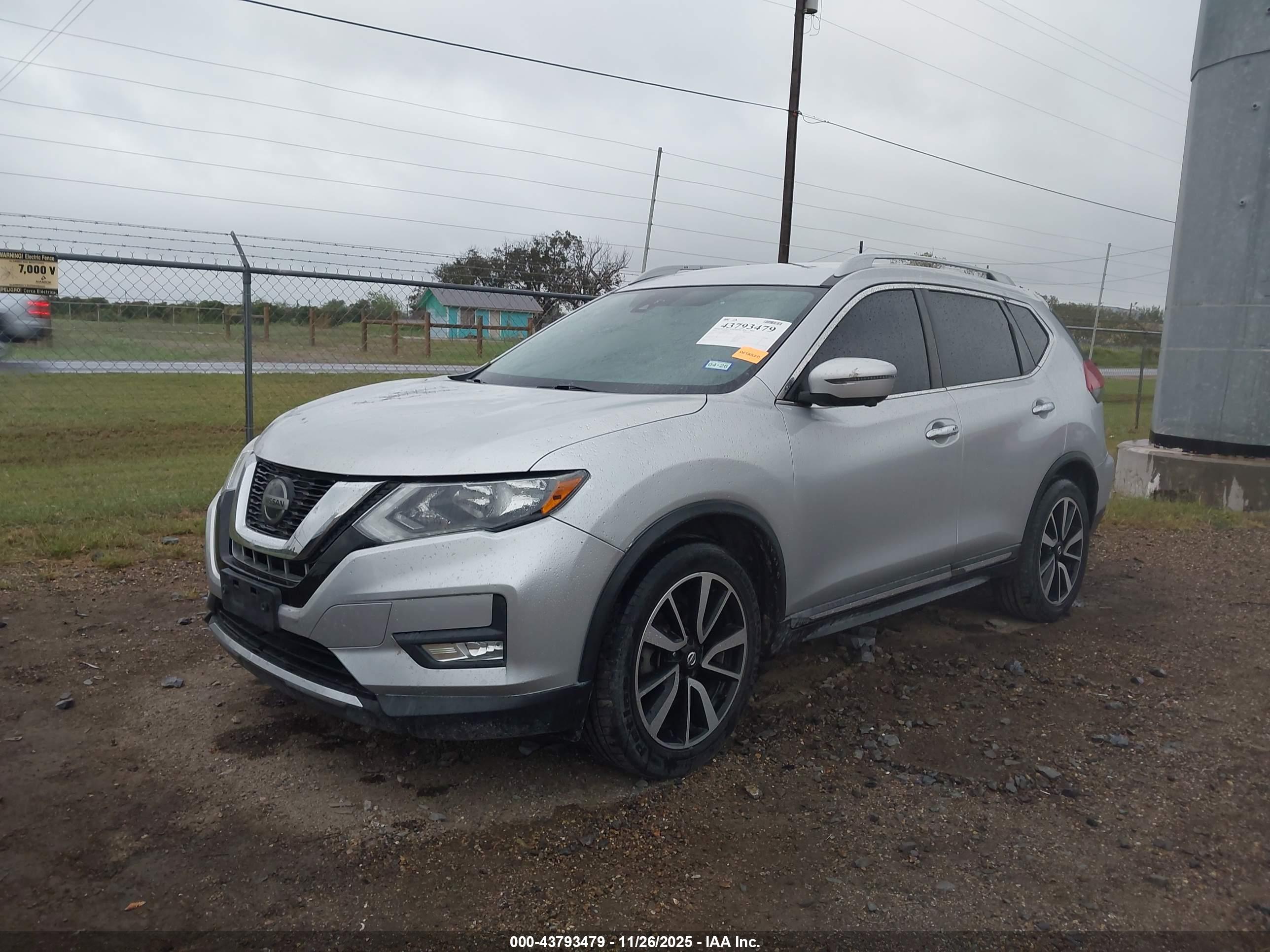 NISSAN ROGUE image 2