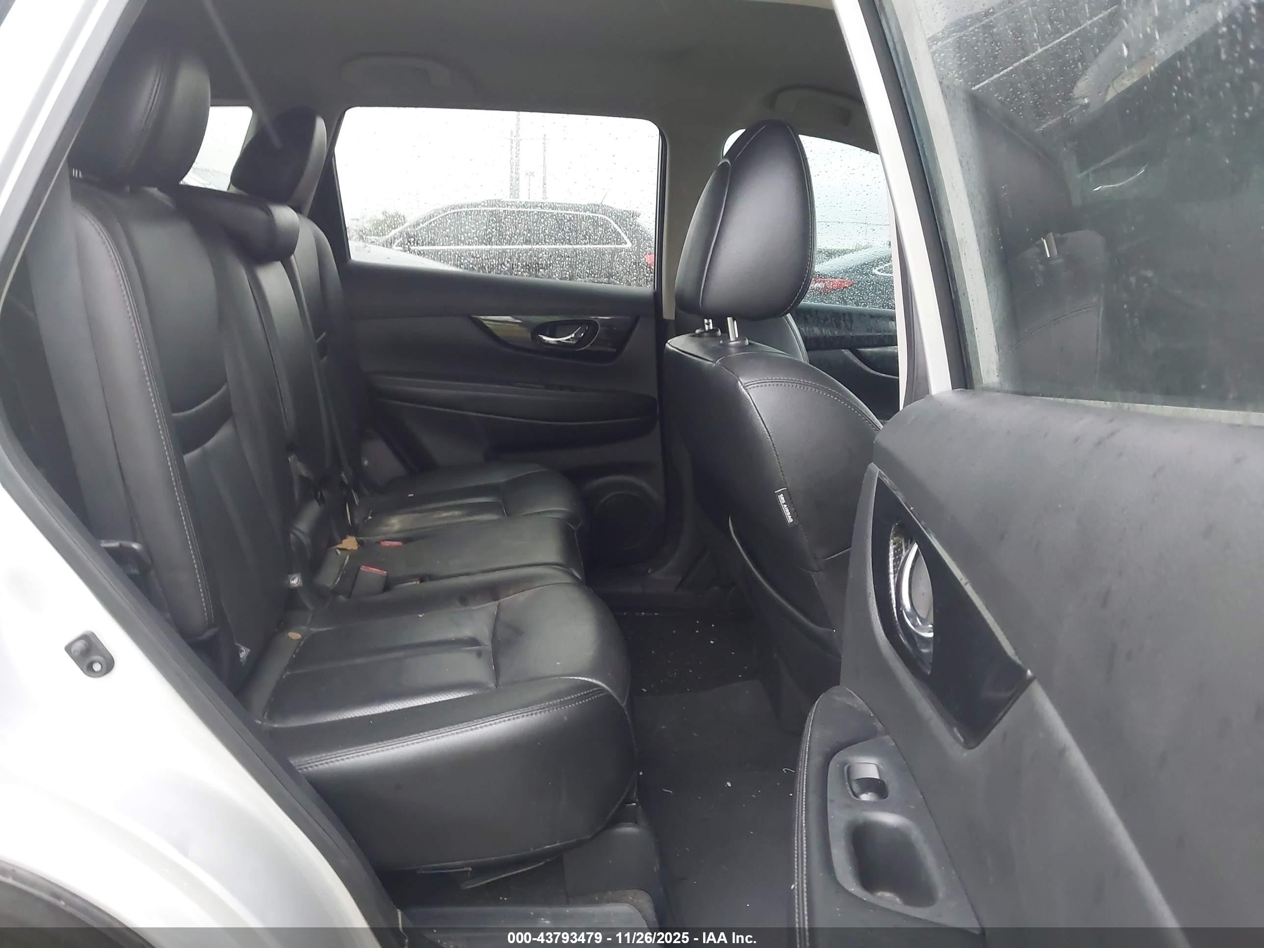 NISSAN ROGUE image 8