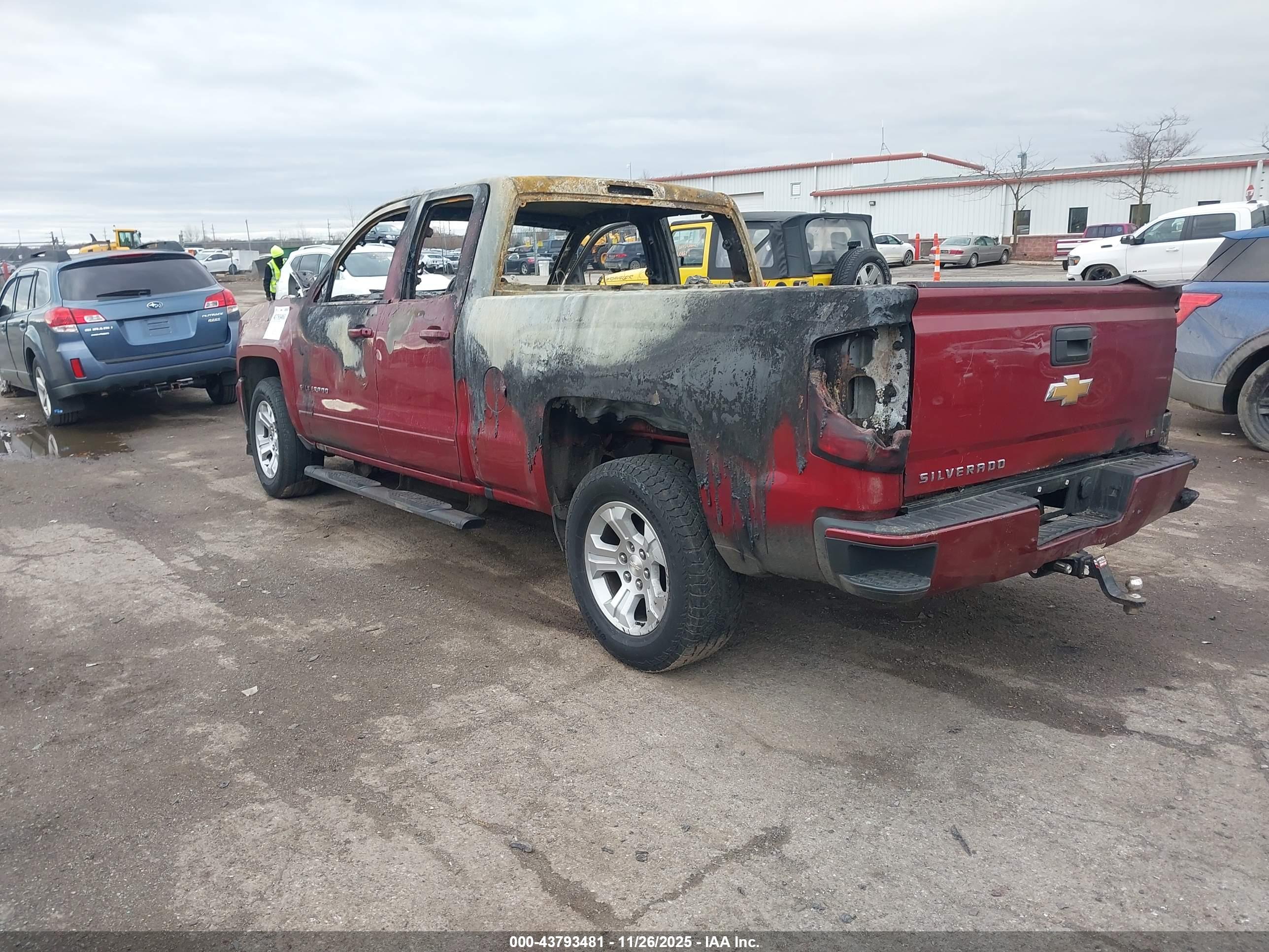 CHEVROLET SILVERADO image 3