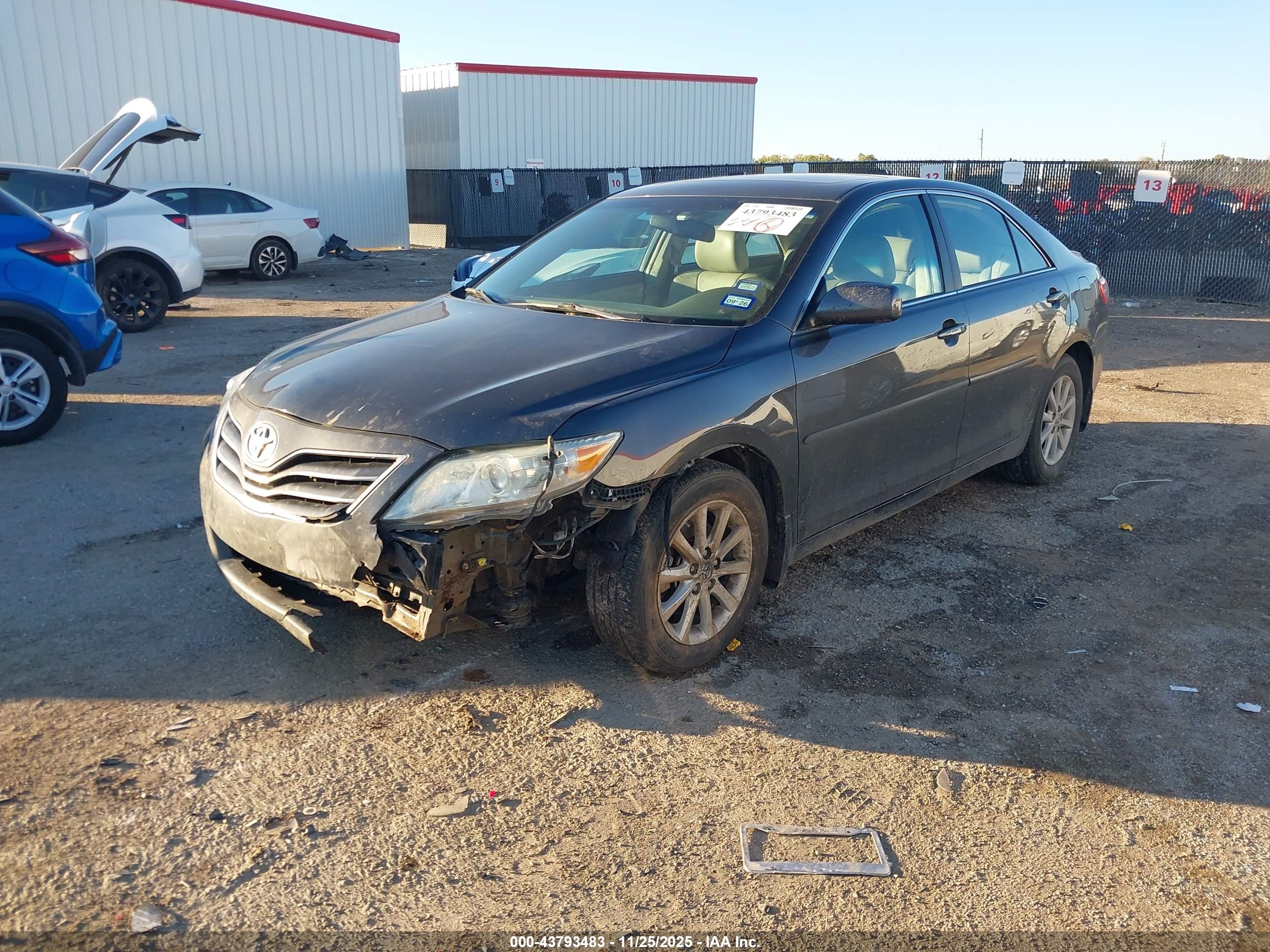 TOYOTA CAMRY image 2