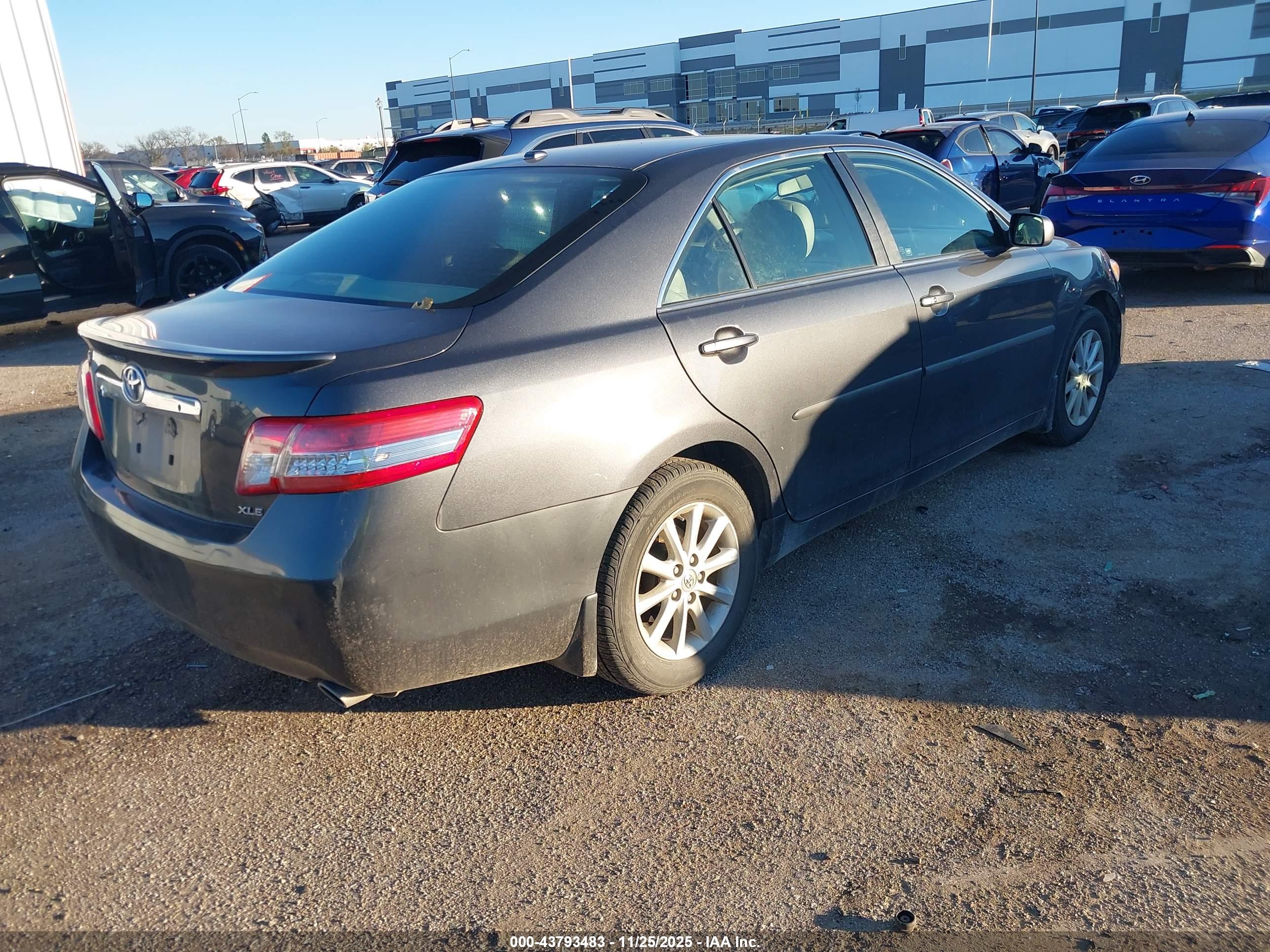 TOYOTA CAMRY image 4