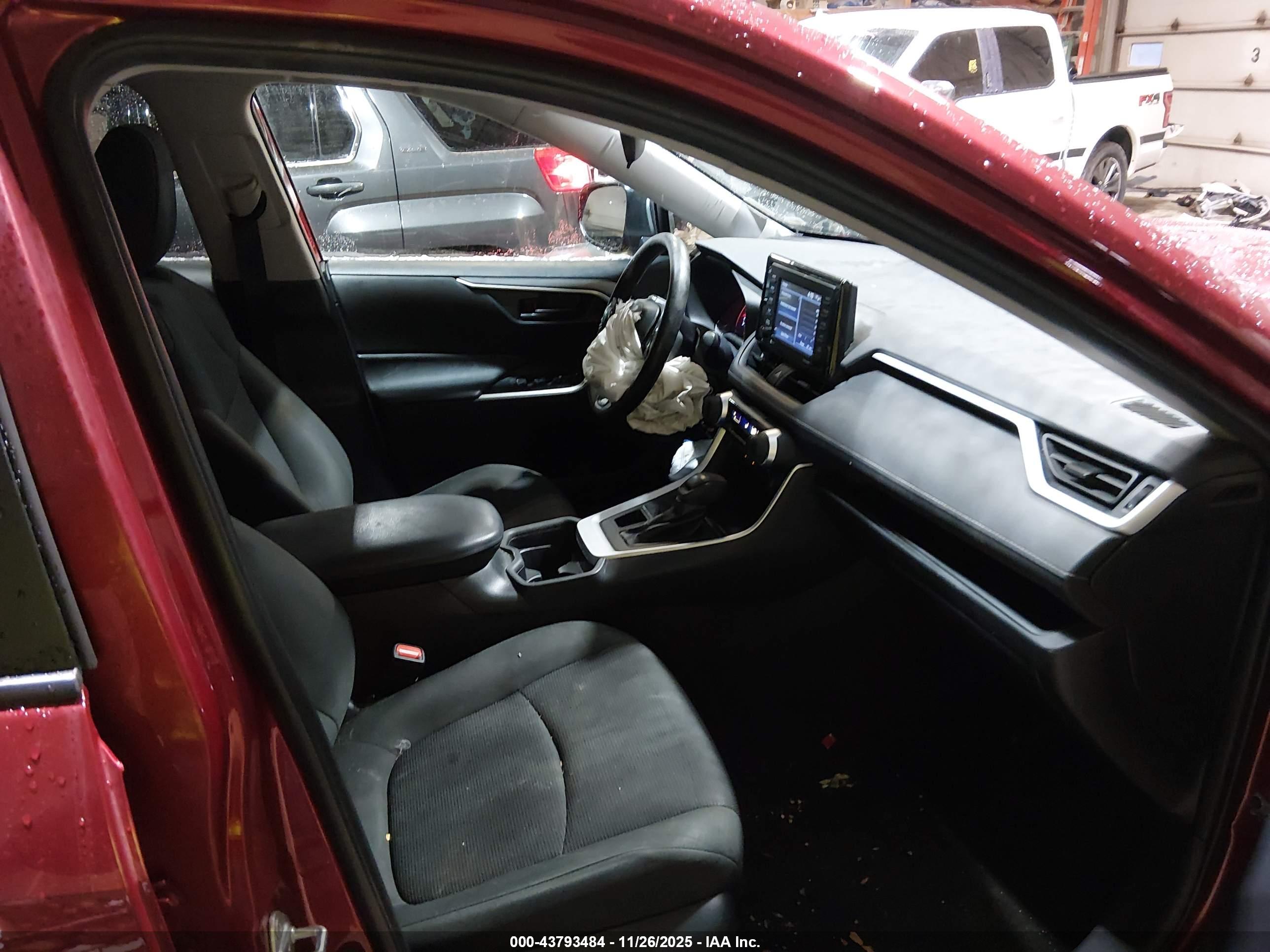 TOYOTA RAV4 image 5