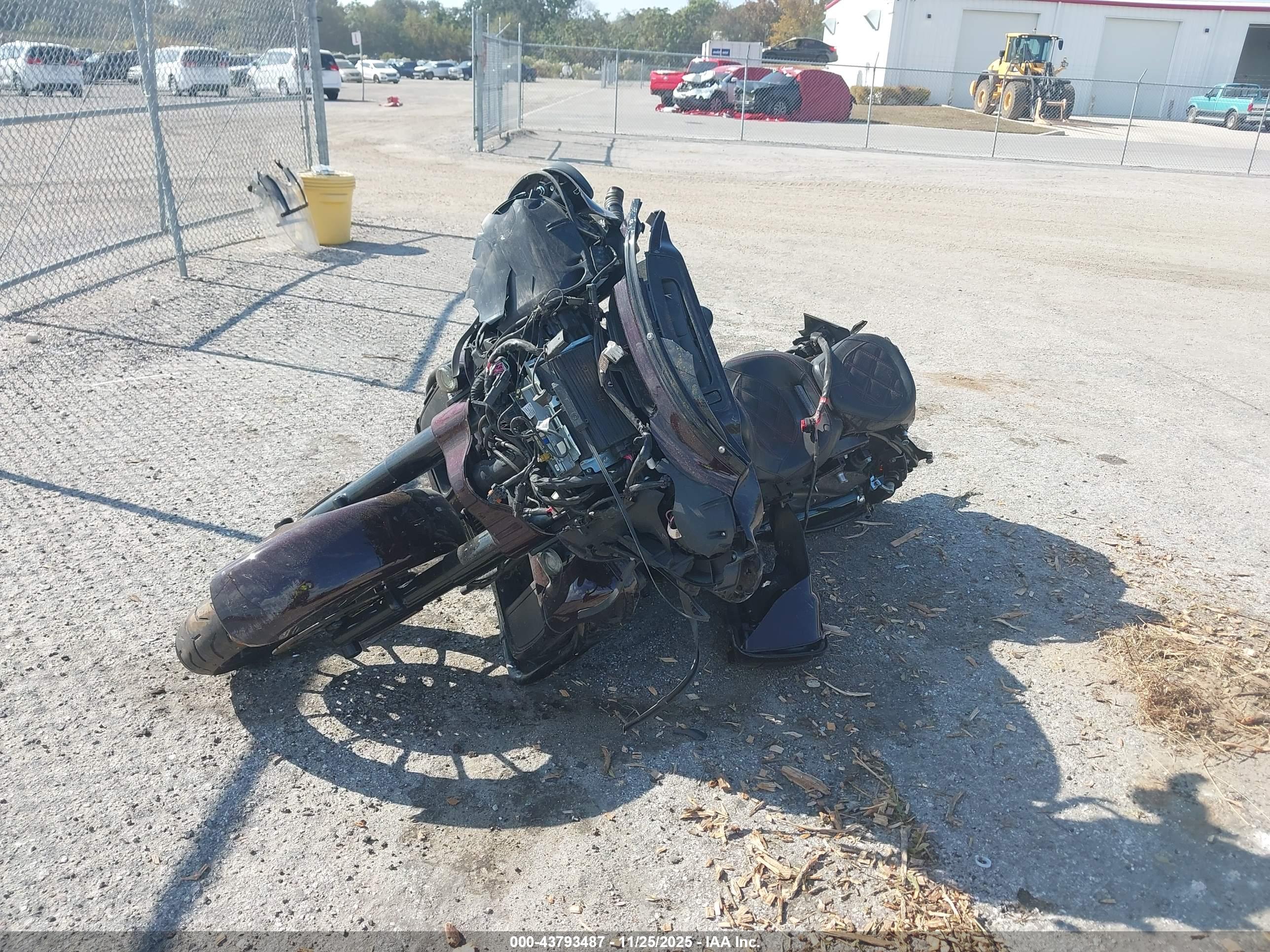 HARLEY-DAVIDSON FLHXSE image 2