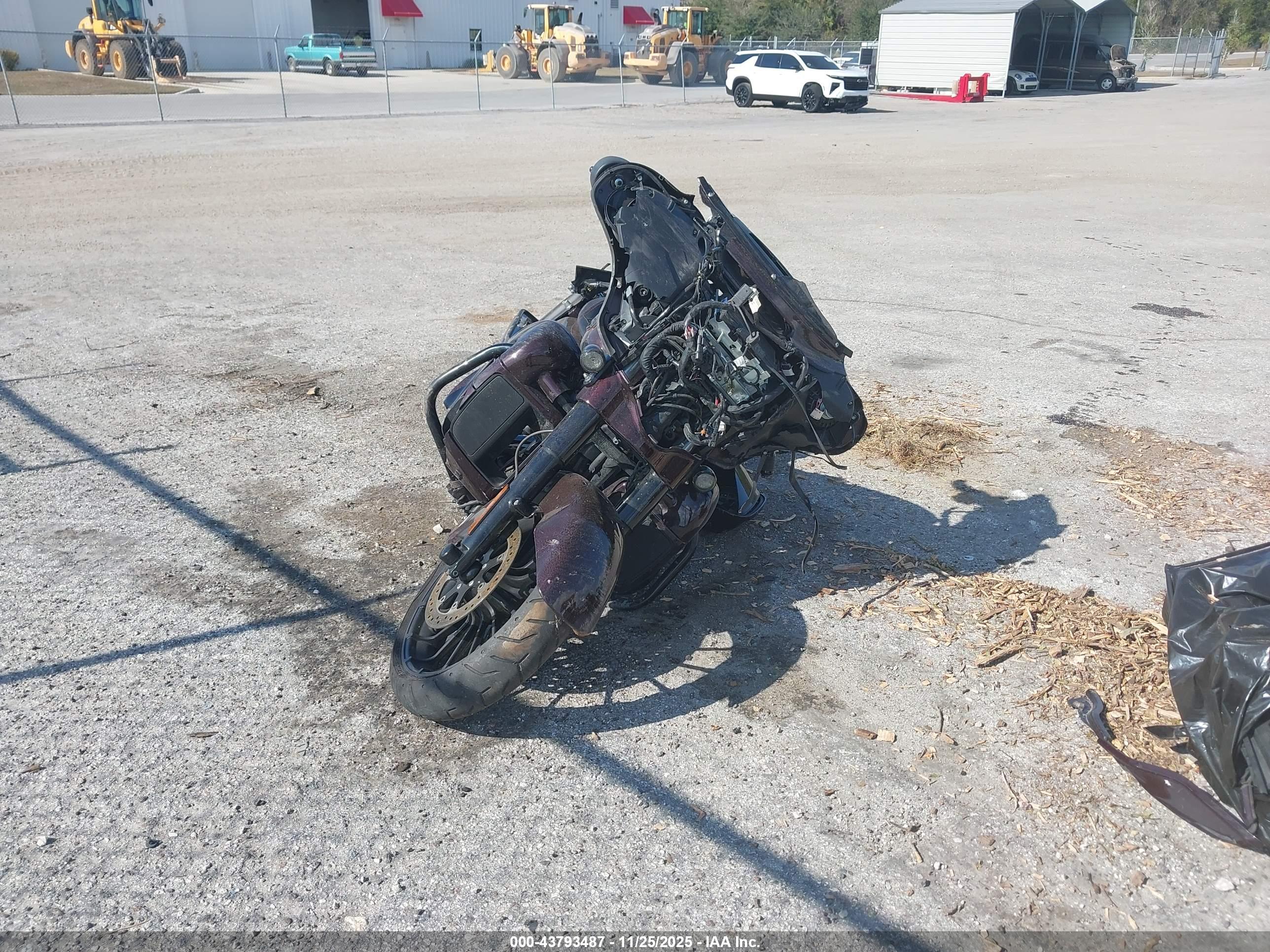 HARLEY-DAVIDSON FLHXSE image 5