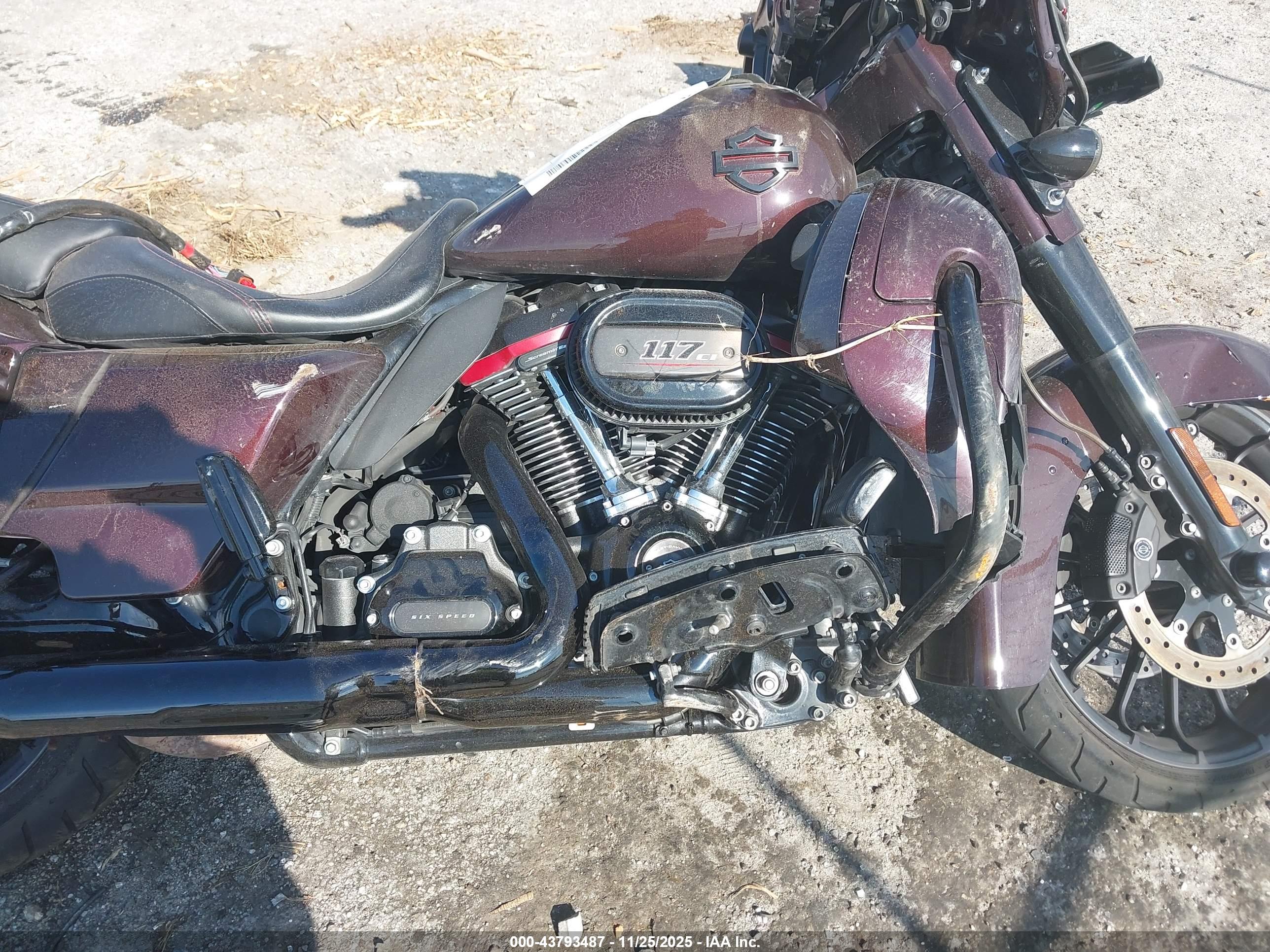 HARLEY-DAVIDSON FLHXSE image 8