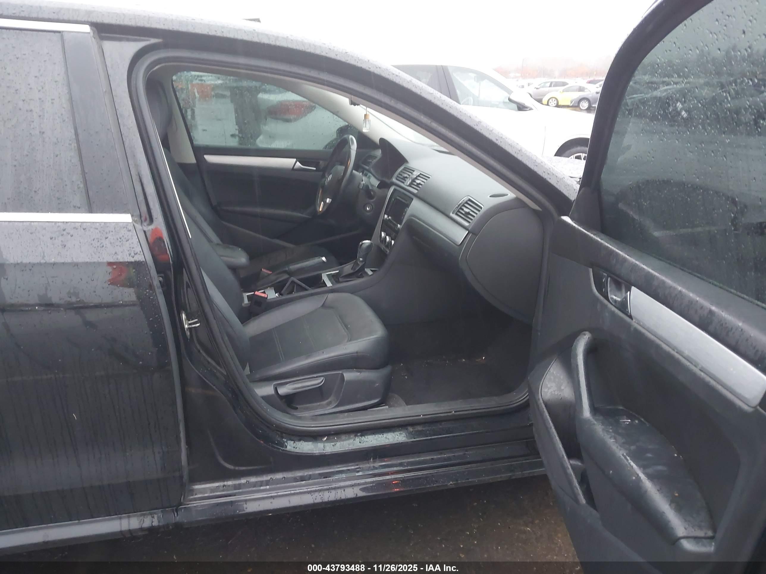 VOLKSWAGEN PASSAT image 5
