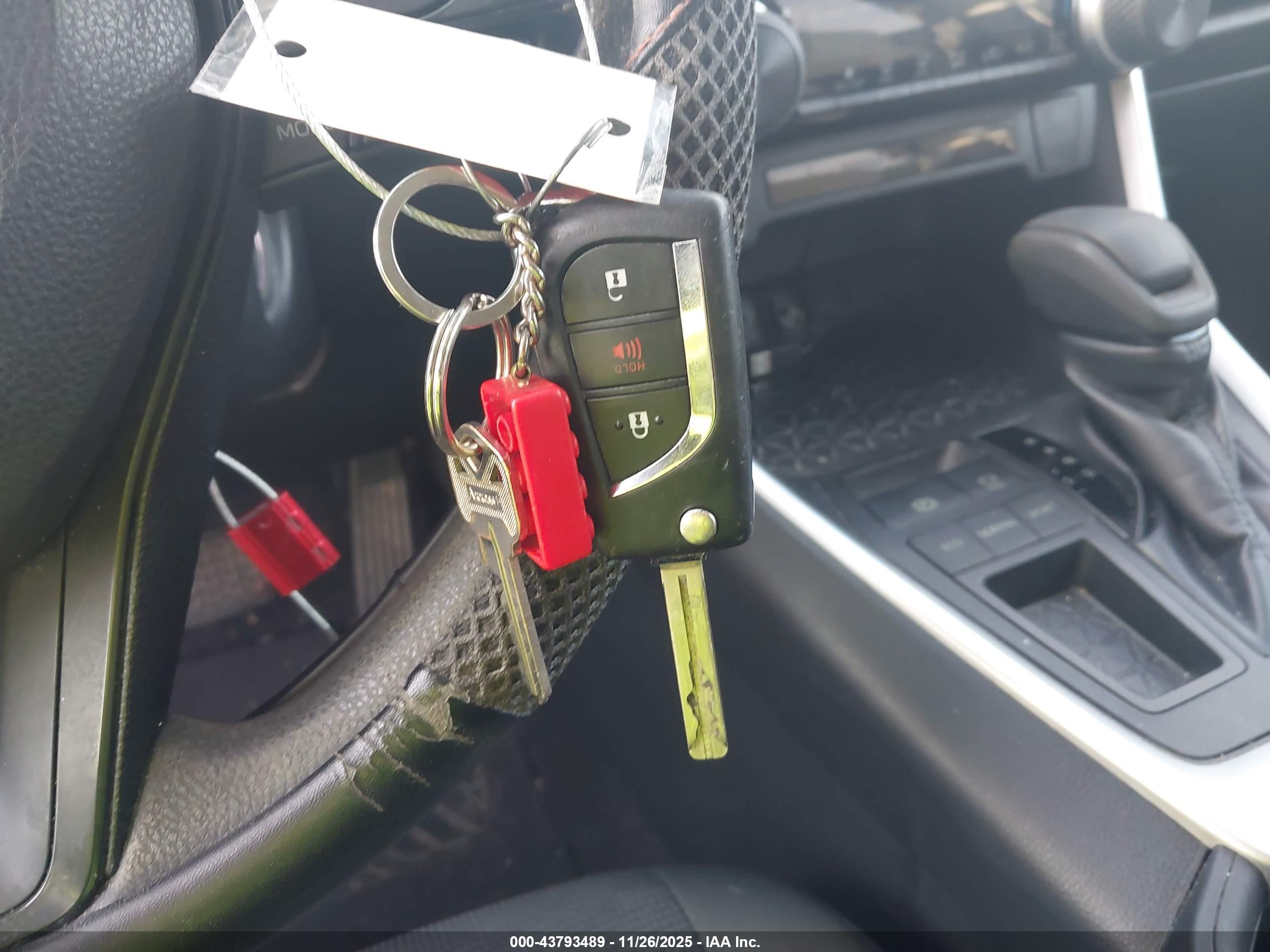 TOYOTA RAV4 image 11