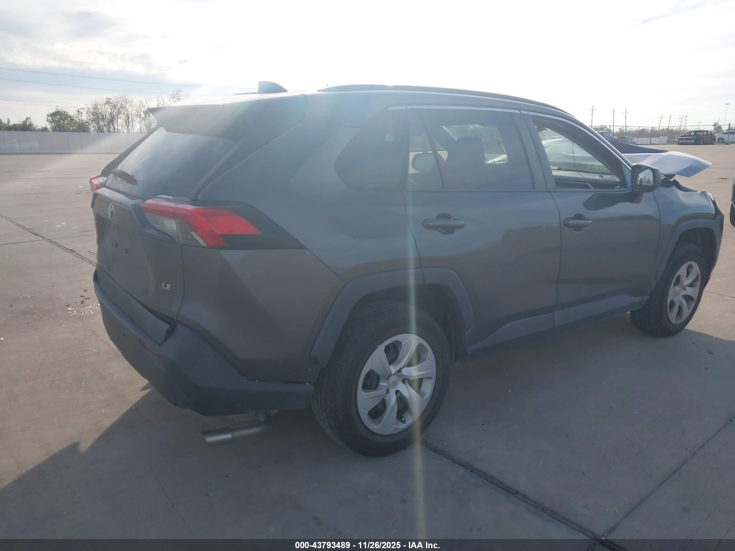 TOYOTA RAV4 image 4