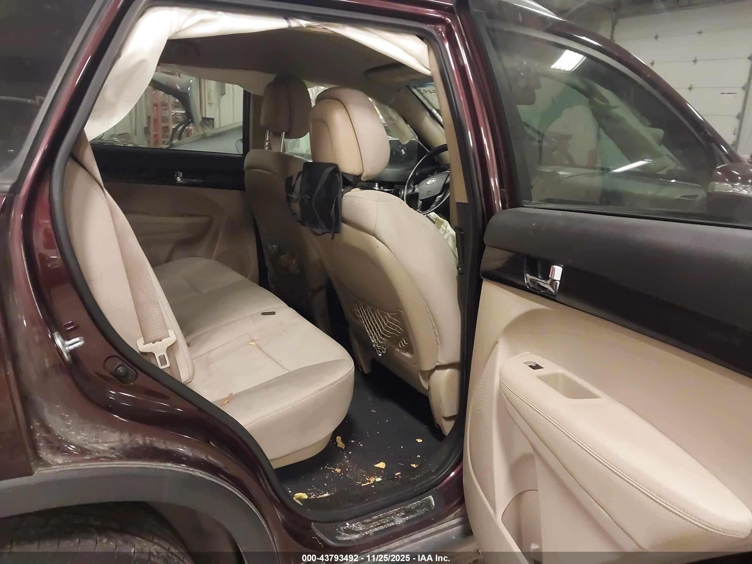 KIA SORENTO image 8