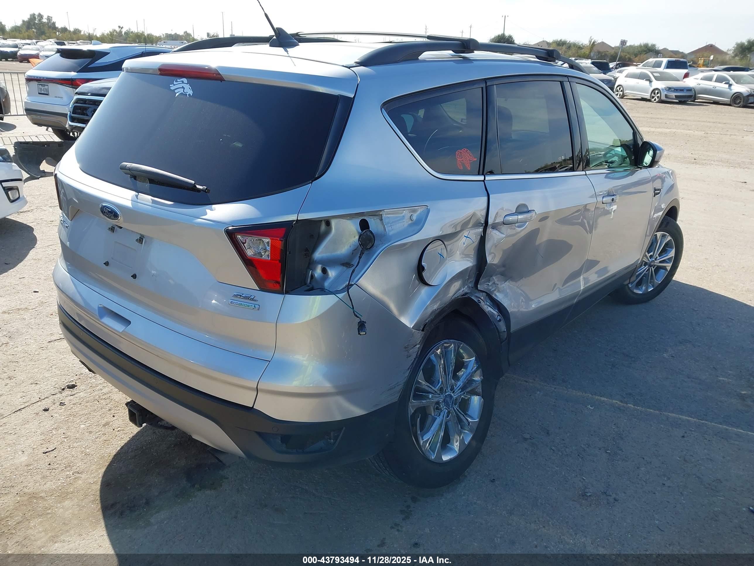 FORD ESCAPE image 4