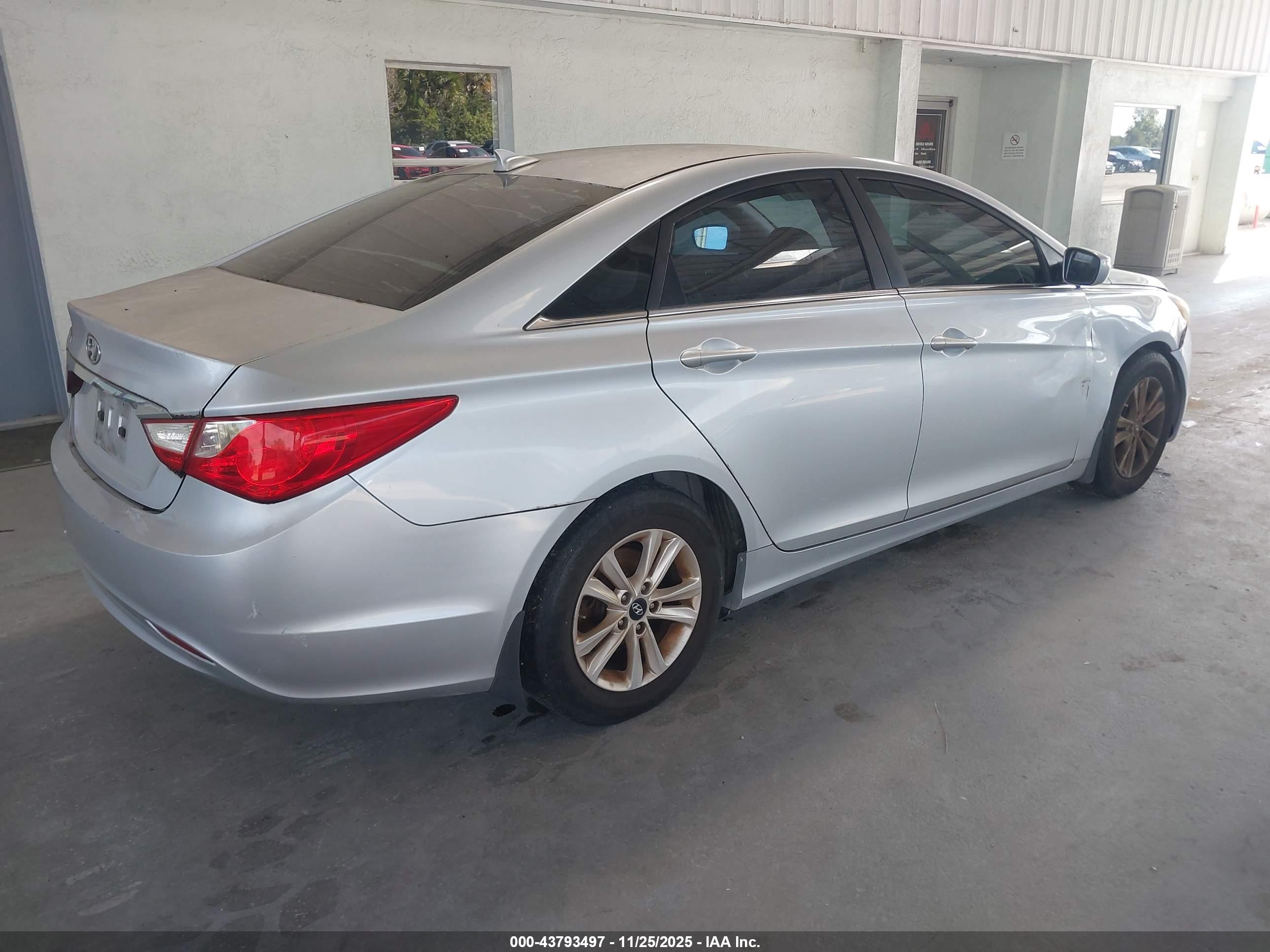 HYUNDAI SONATA image 4