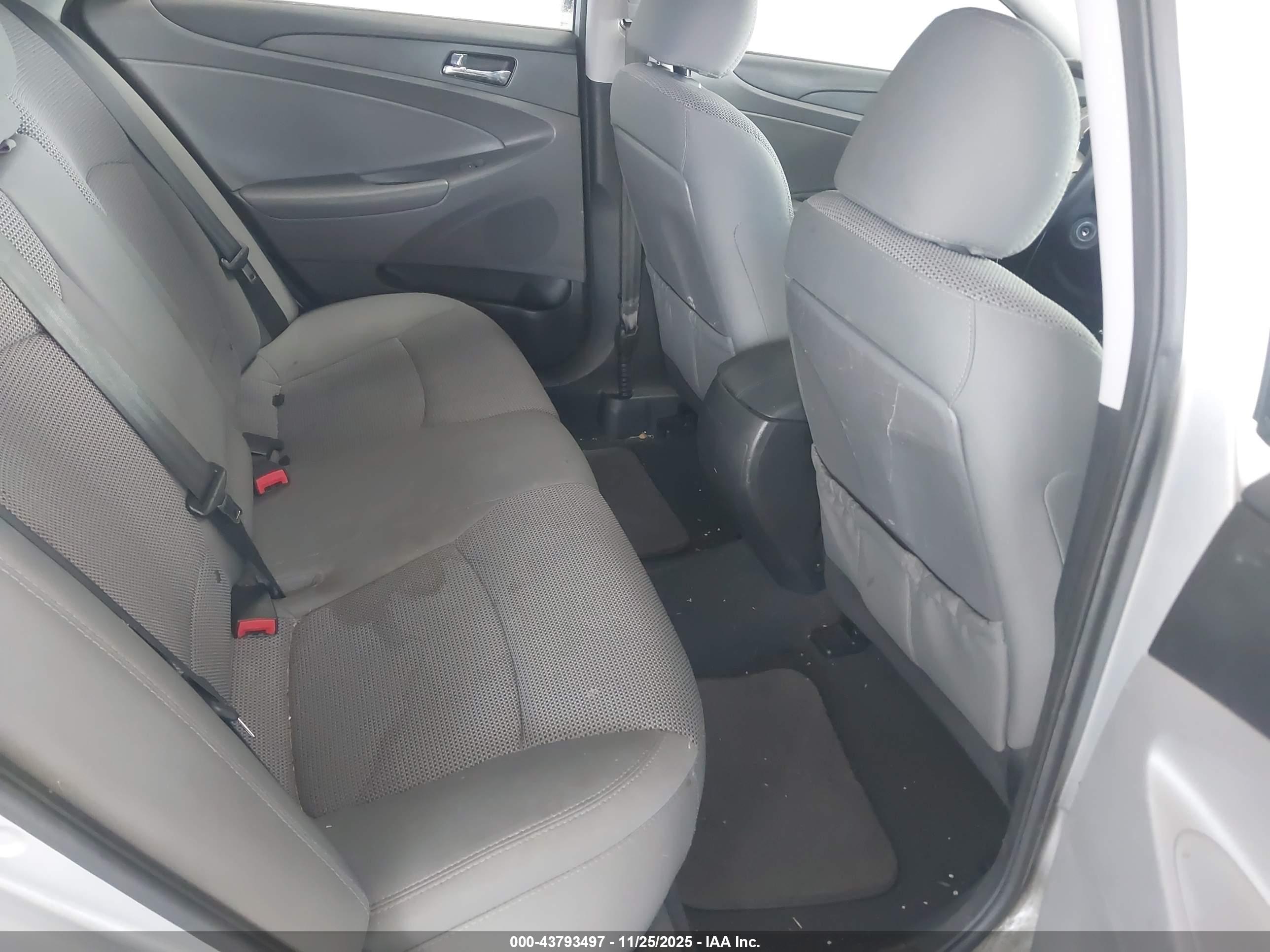HYUNDAI SONATA image 8