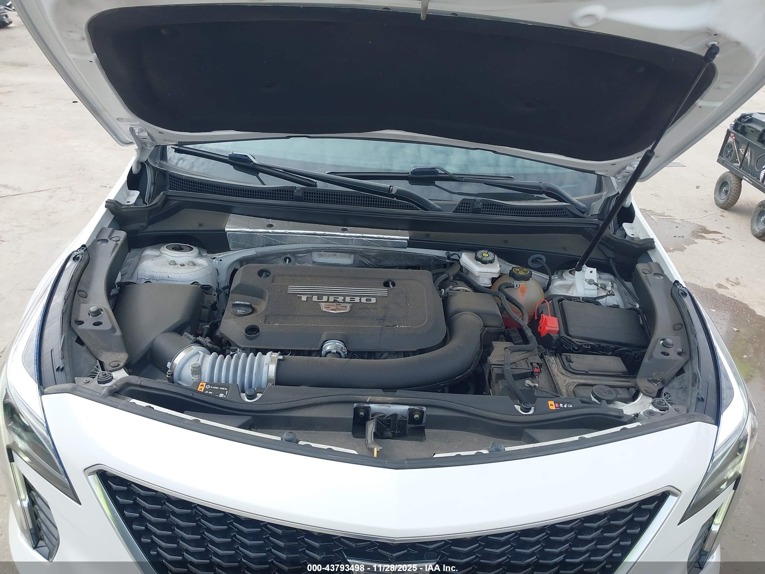 CADILLAC XT4 image 10
