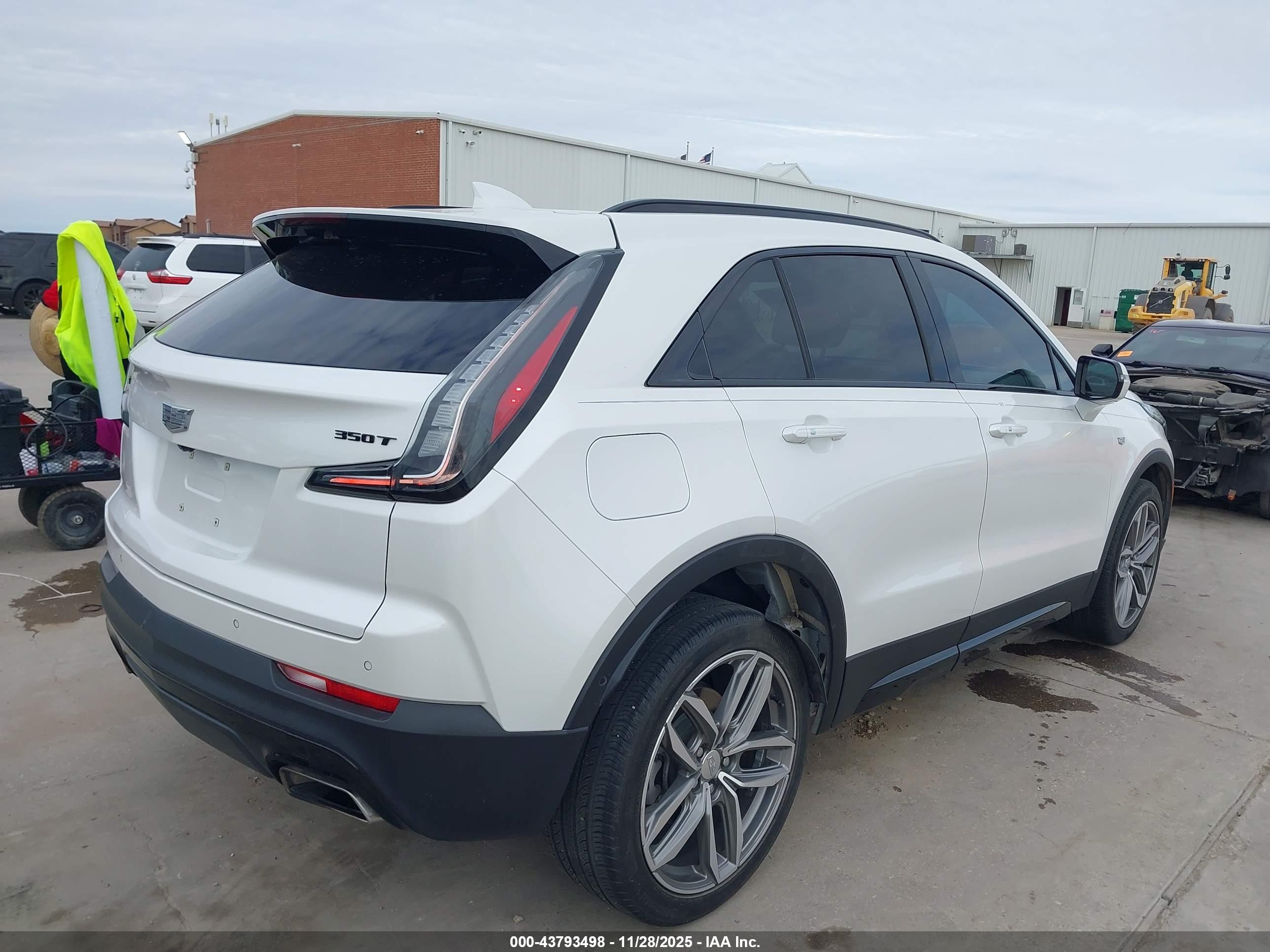 CADILLAC XT4 image 4