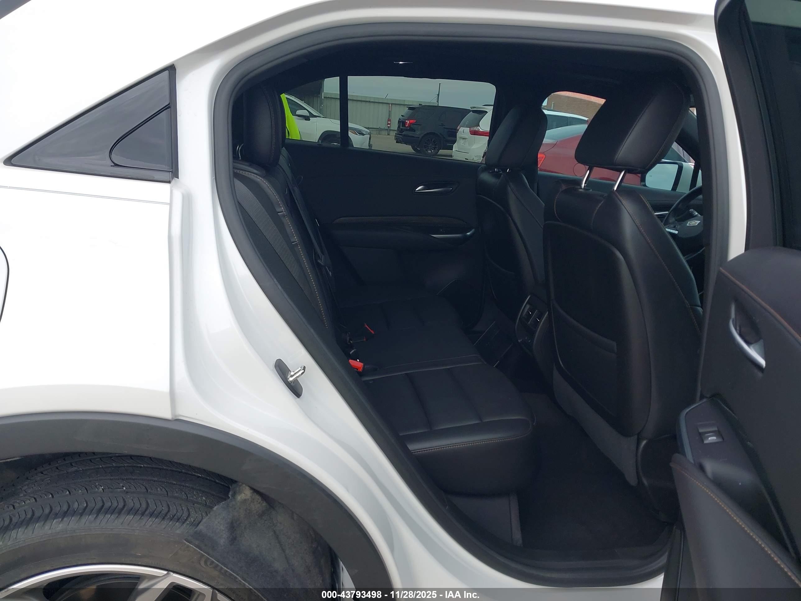 CADILLAC XT4 image 8