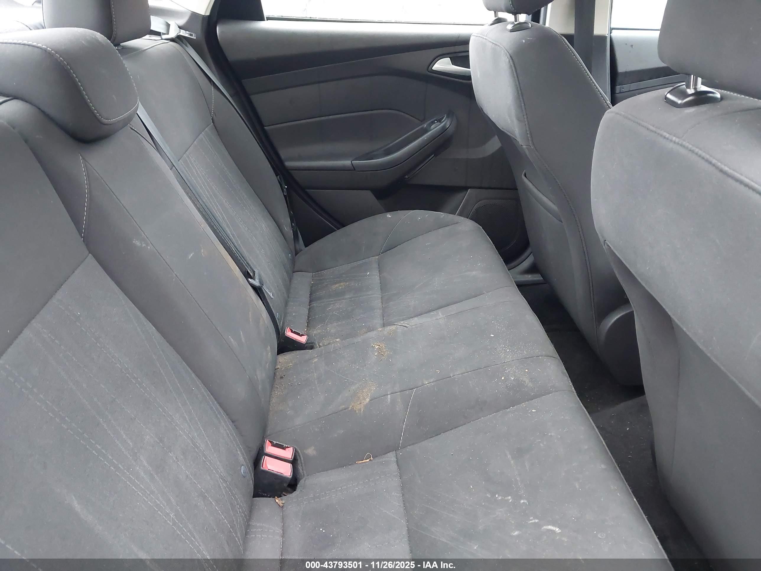 FORD FOCUS image 8