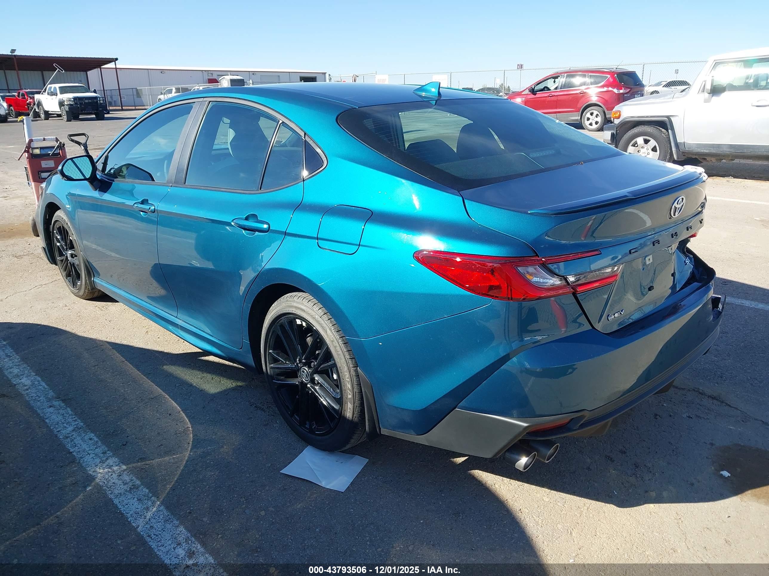 TOYOTA CAMRY image 3