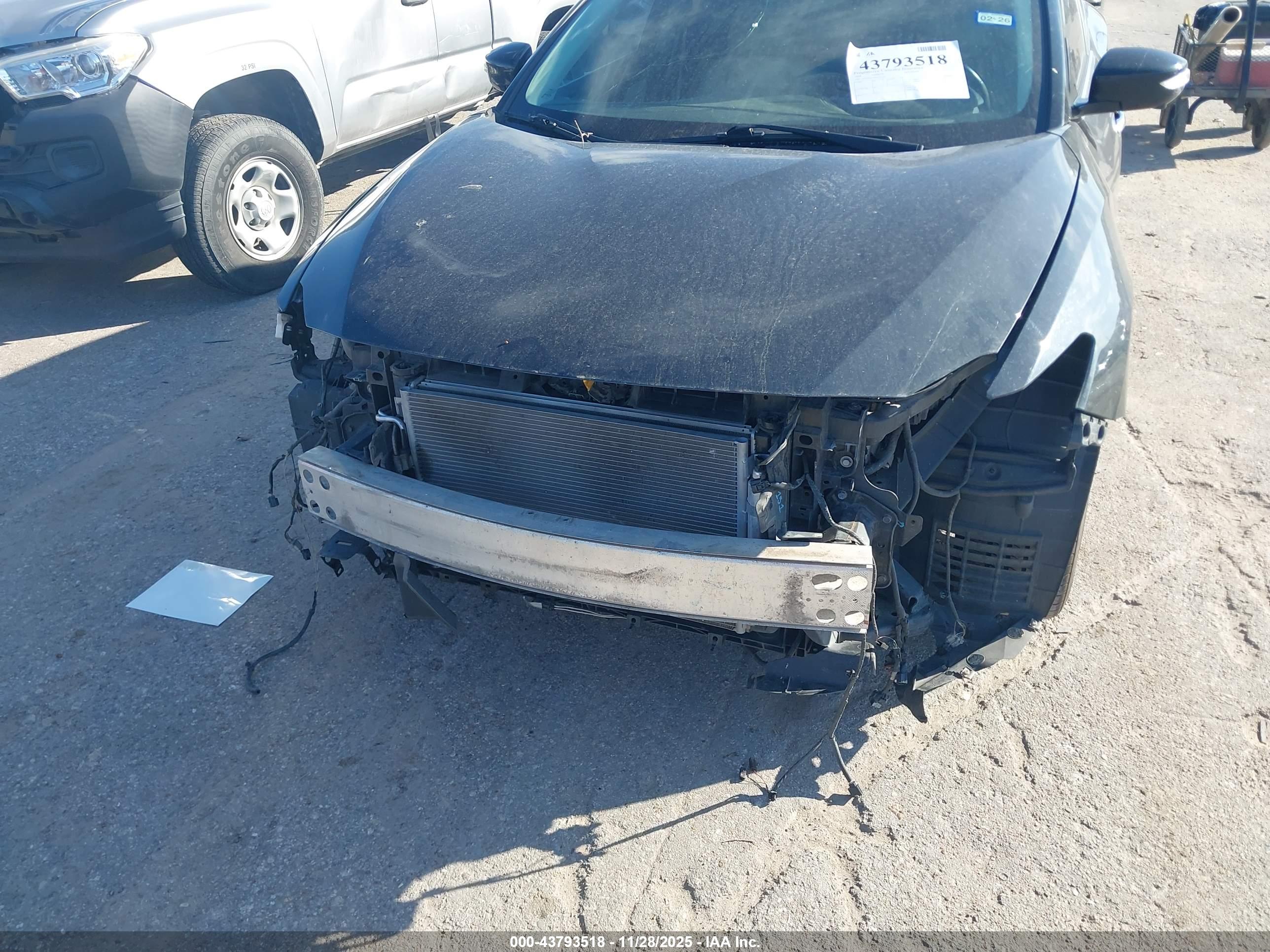 NISSAN MAXIMA image 6