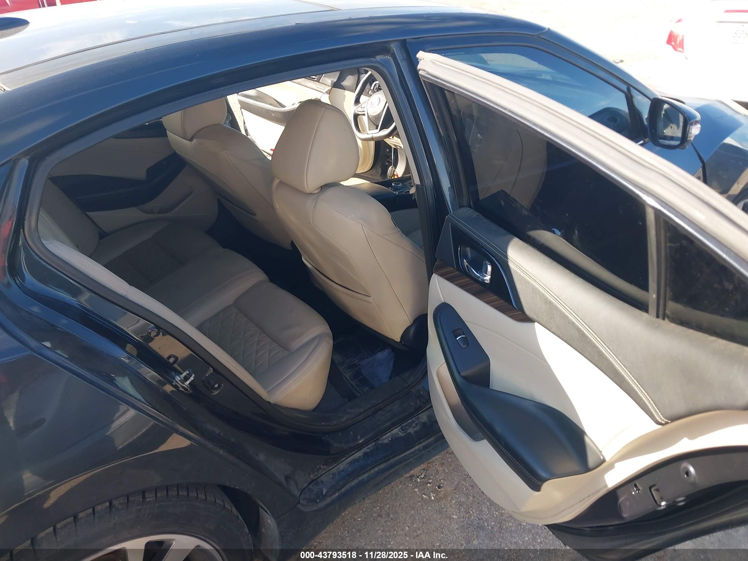 NISSAN MAXIMA image 8