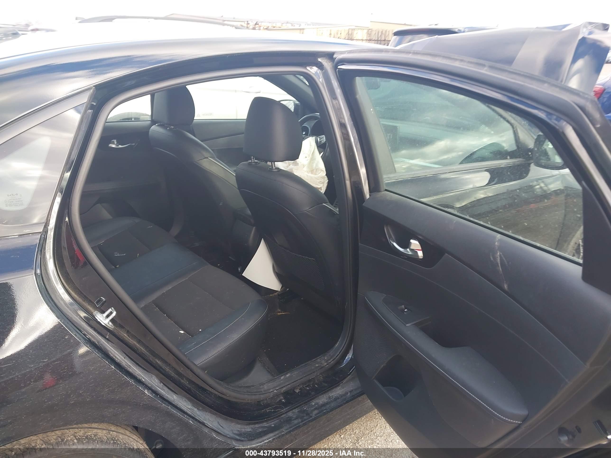 KIA FORTE image 8
