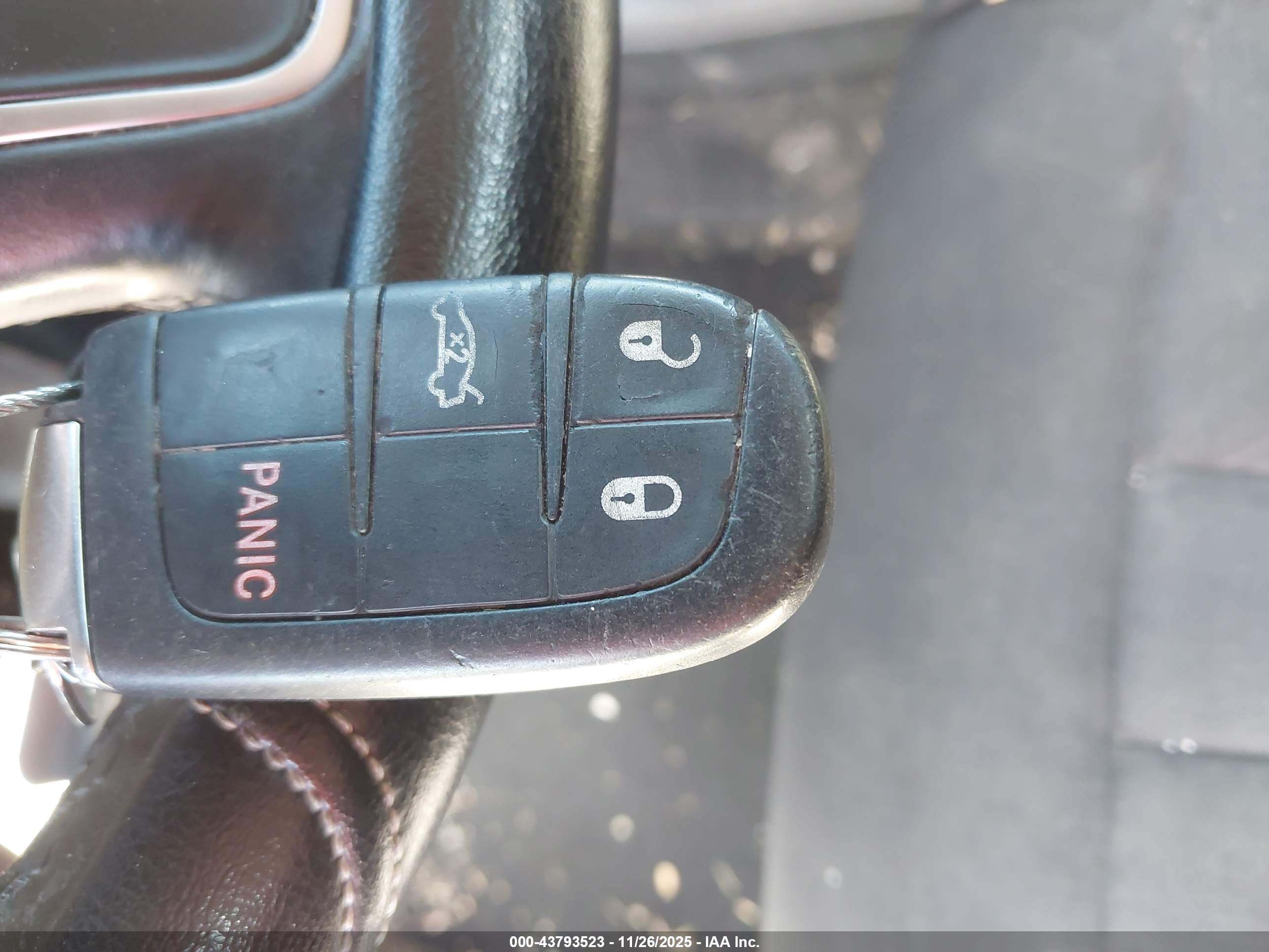 CHRYSLER 200 image 11
