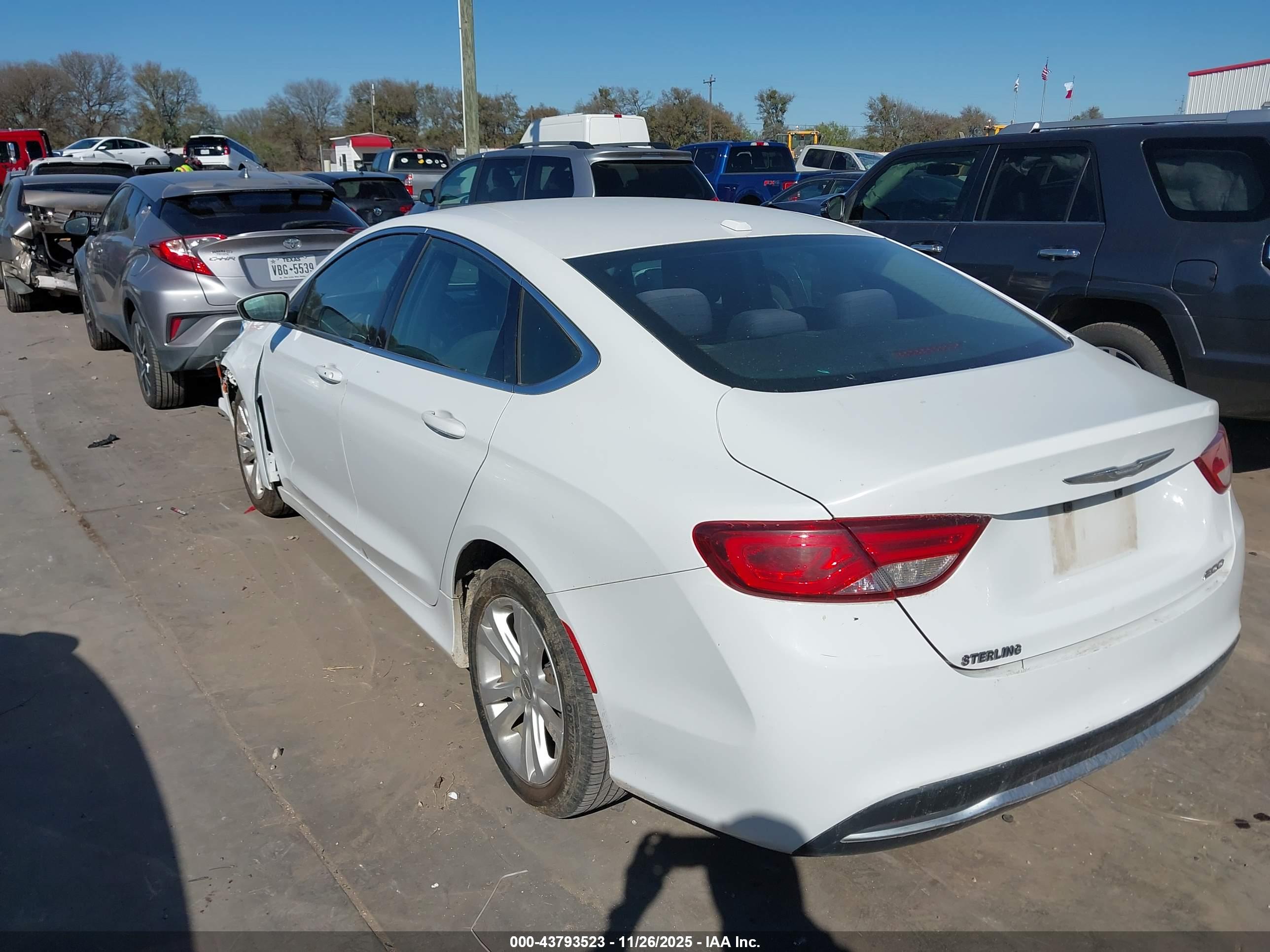 CHRYSLER 200 image 3