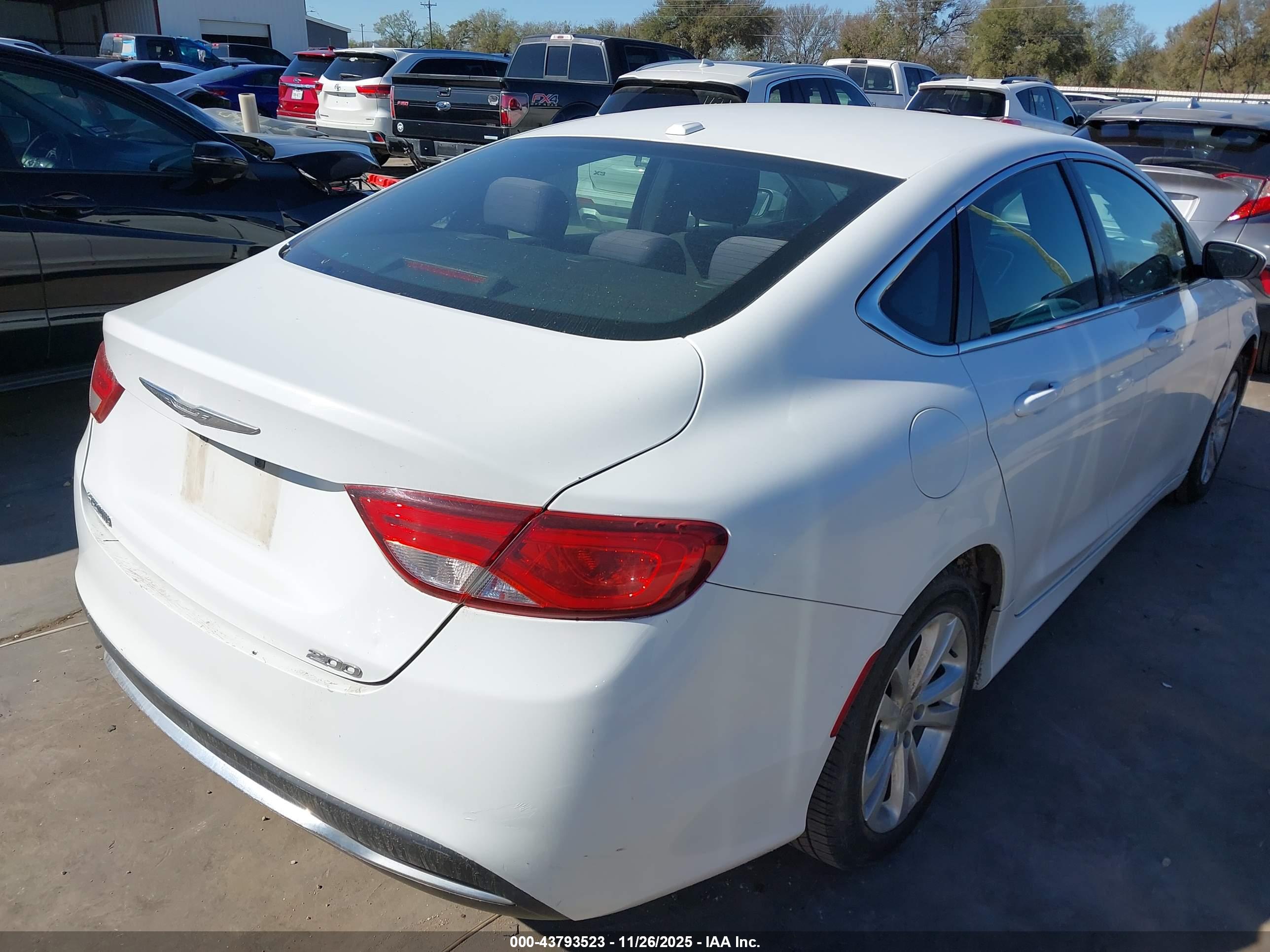 CHRYSLER 200 image 4