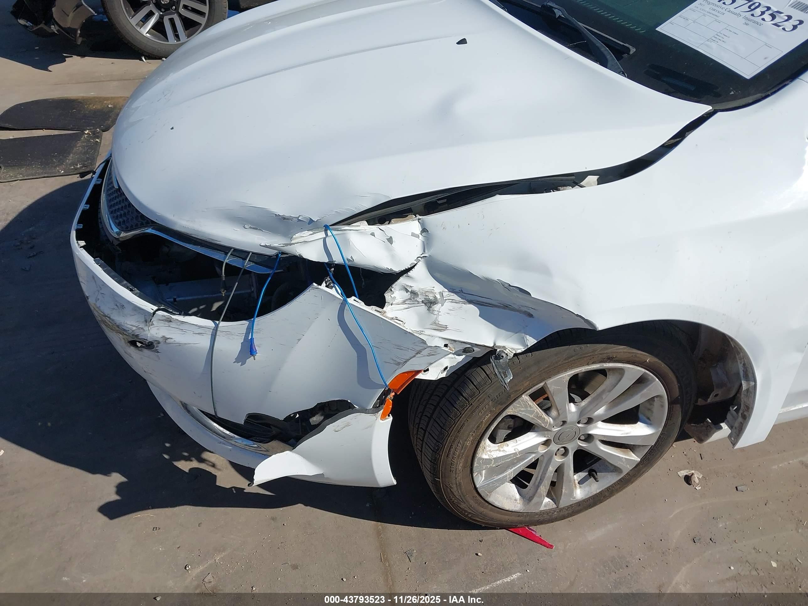 CHRYSLER 200 image 6